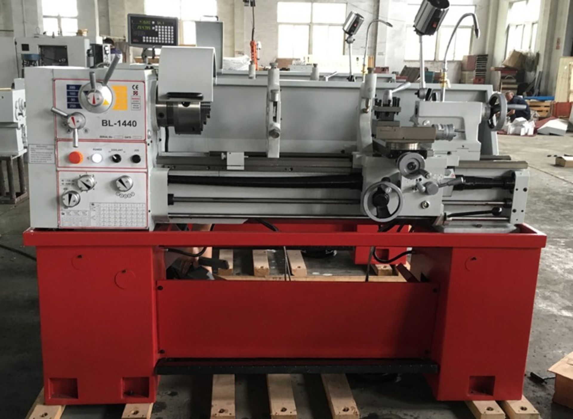 BL1440 Lathe with 14" Swing with 40" Between Centres with DRO (digital readout), tool post,