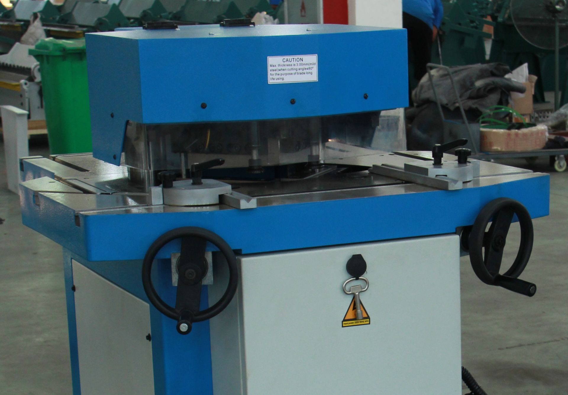 Mint Hydraulic Automatic Right Angle Notcher model HNM-6A, cuts up to 0.25" or 6.5mm thickness, - Image 2 of 2