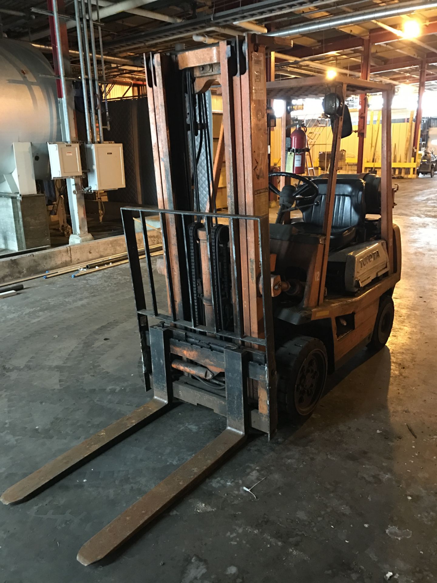 Fork Lift Truck, Toyota model 42-4FGC20, LP powered with side shift, three stage, 185" max. lift - Image 4 of 9