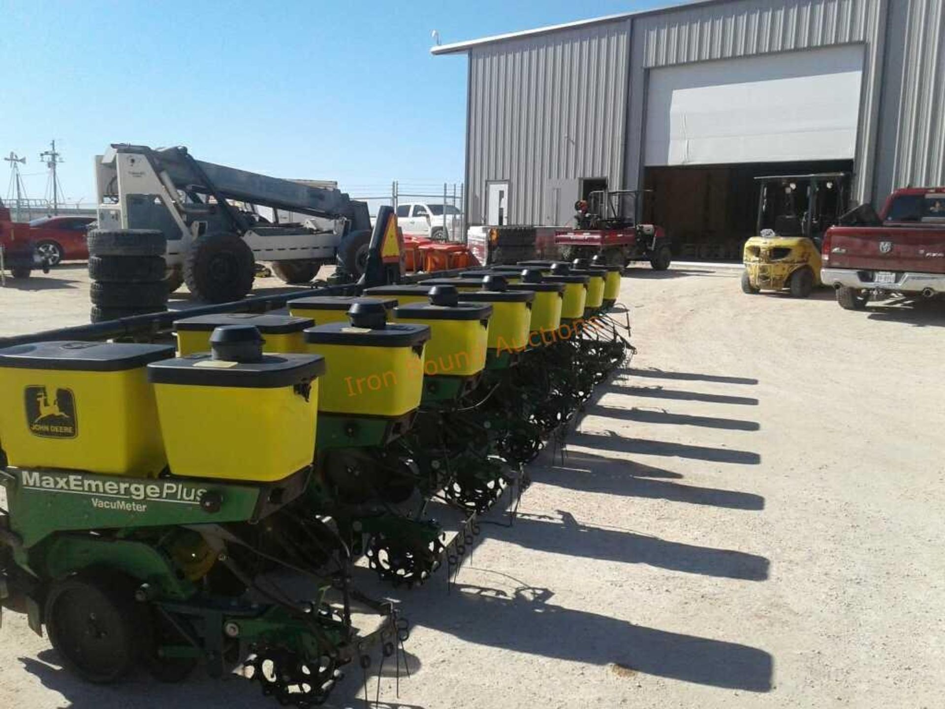 John Deere Max Emerge Plus Vacumeter 1700 Planter - Image 11 of 11