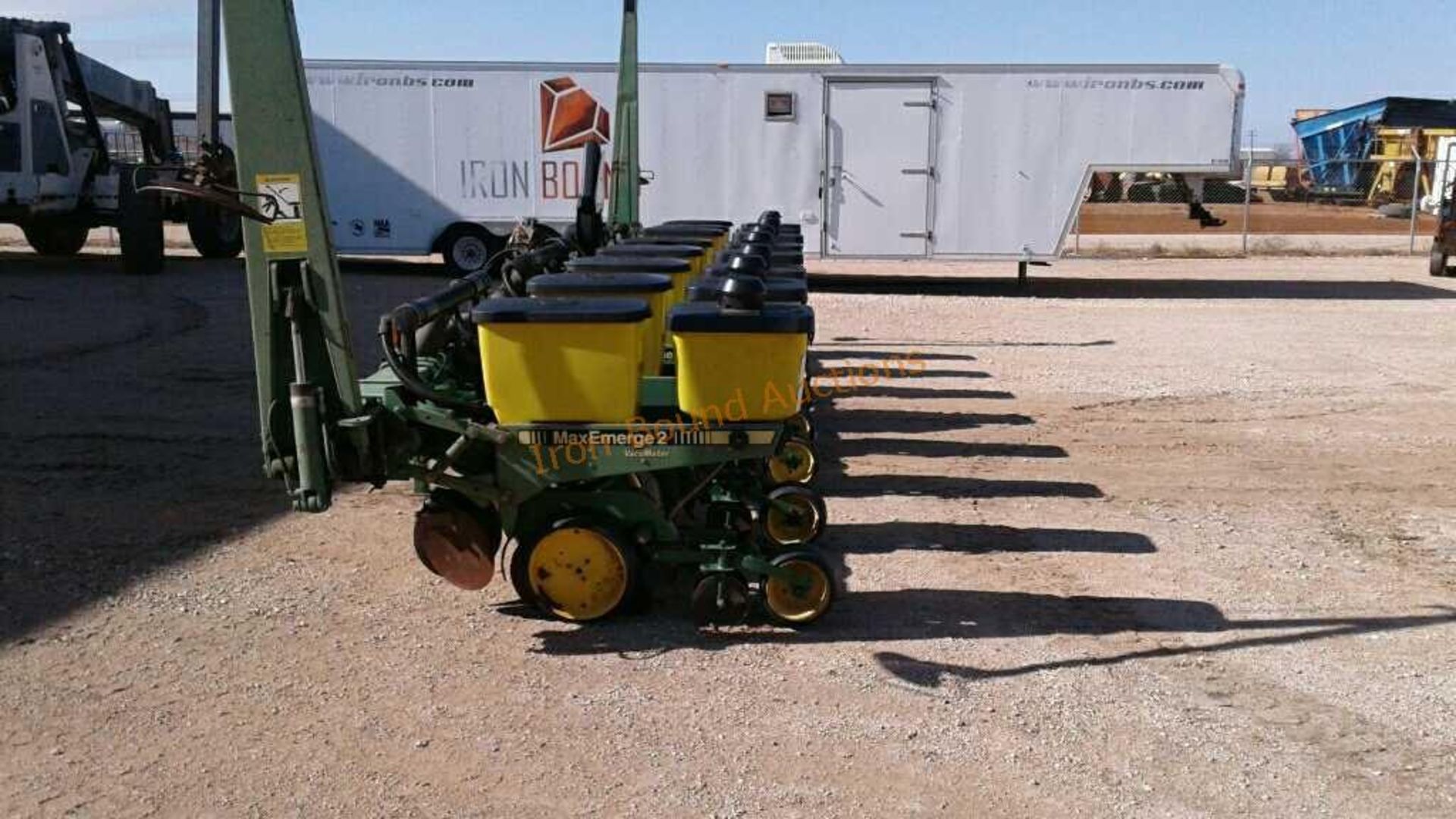 John Deer 7300 8 Row Planter - Image 2 of 16