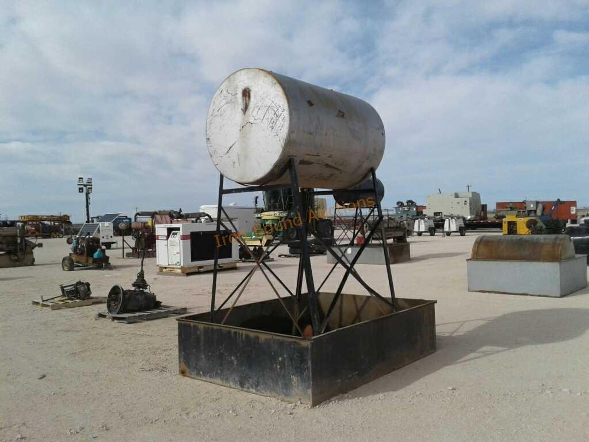 550 Gallon Fuel Tank - Image 3 of 4