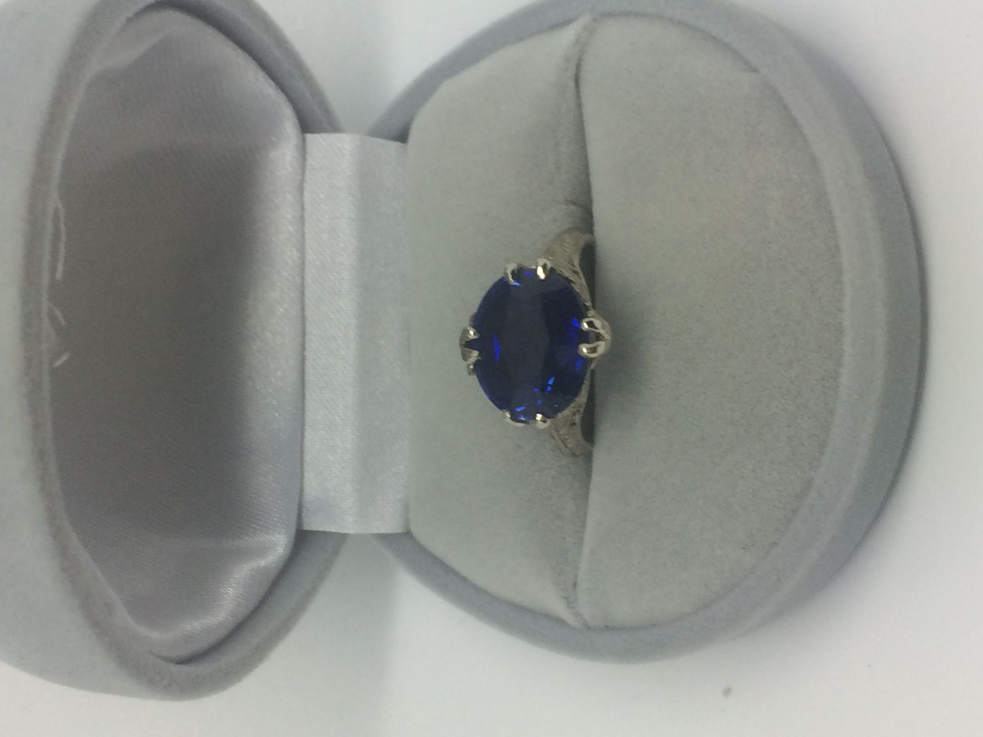 6.10 CT SAPPHIRE RING SET IN 14 CT WHITE GOLD RING