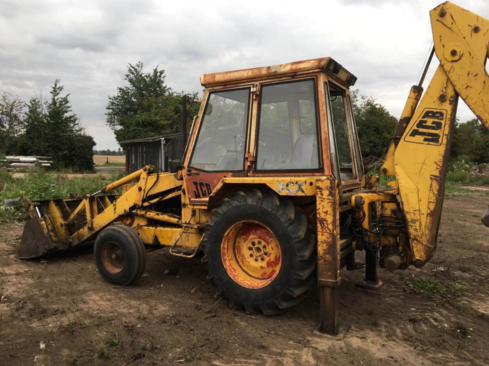 JCB DIGGER