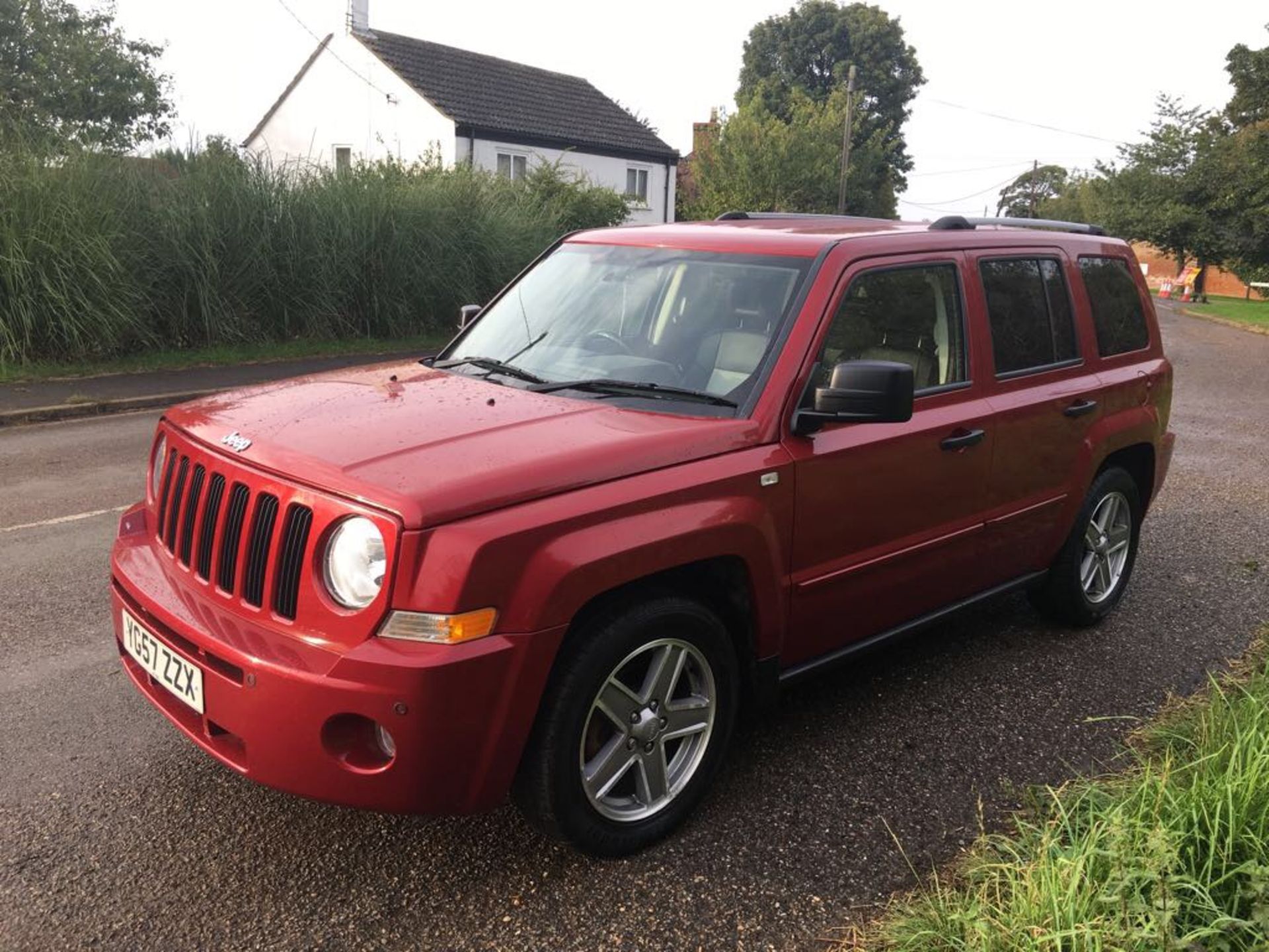 2007 JEEP PATRIOT LIMITED CRD **LOW MILEAGE** - Image 2 of 18