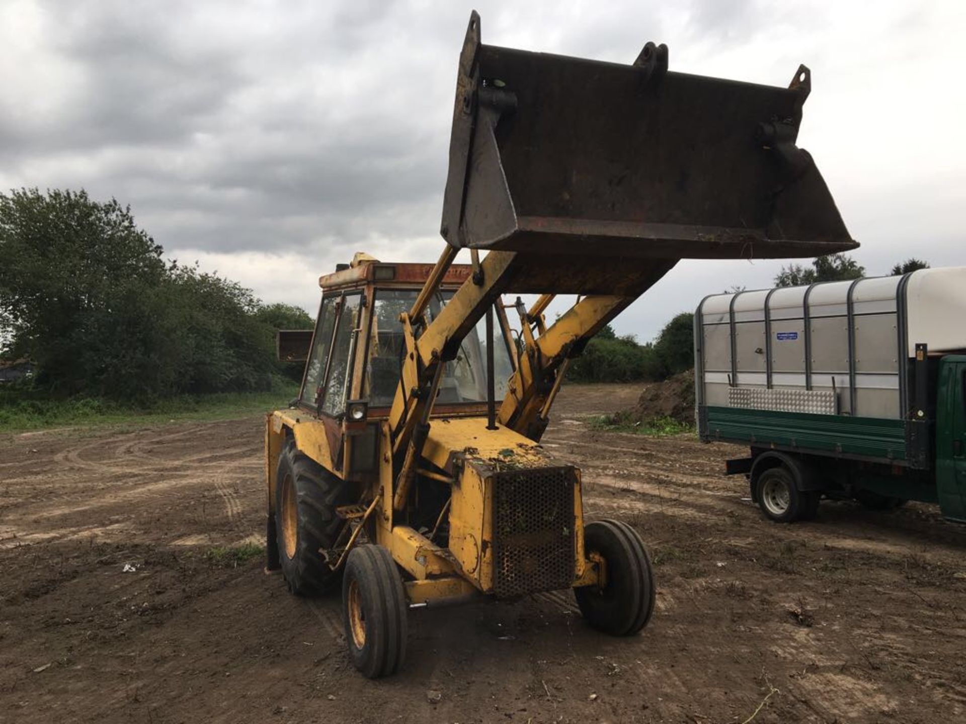 JCB DIGGER - Image 2 of 17