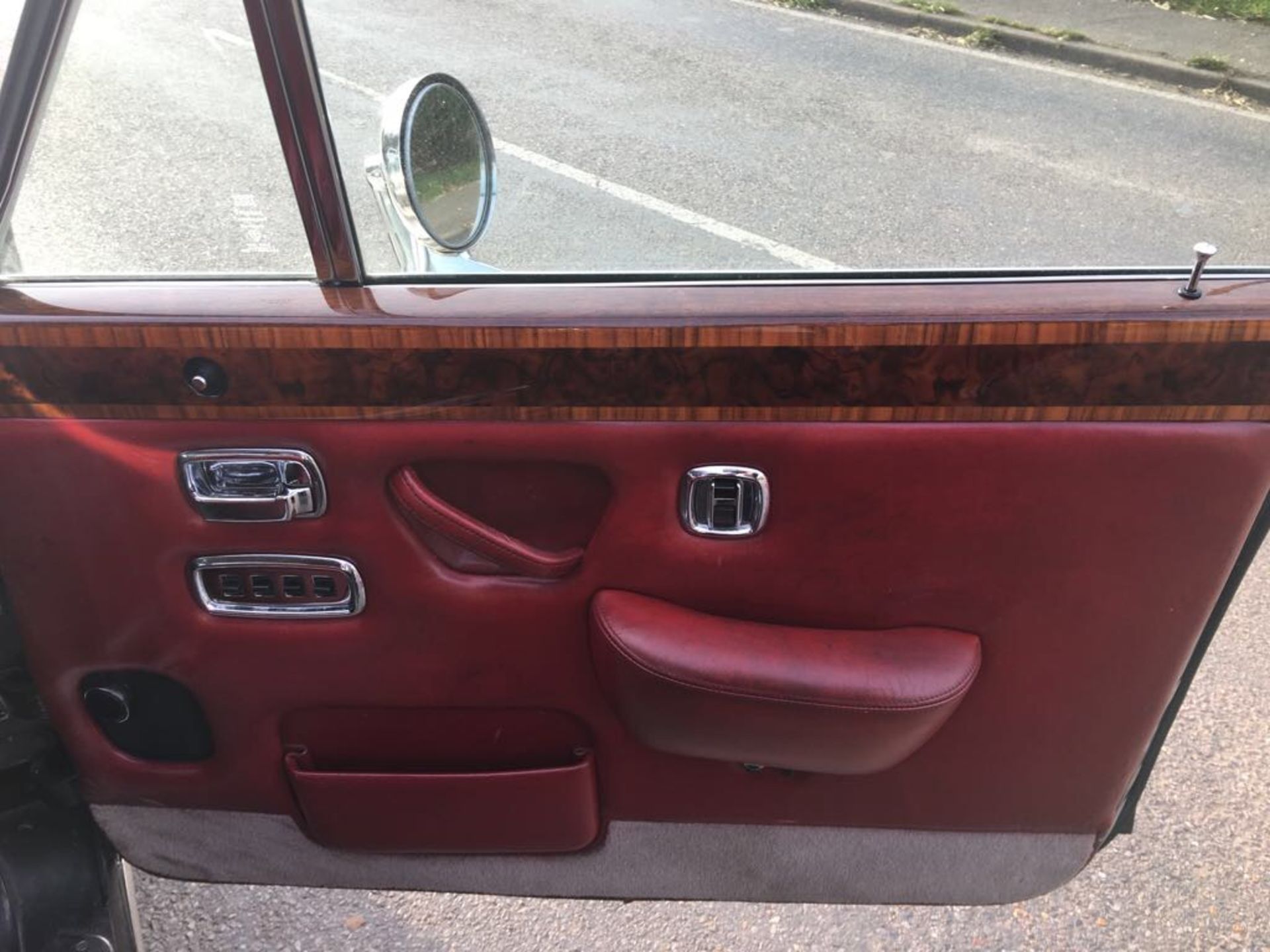 1974 ROLLS ROYCE SHADOW 1 **LOW MILEAGE & RED LEATHER** - Image 14 of 28