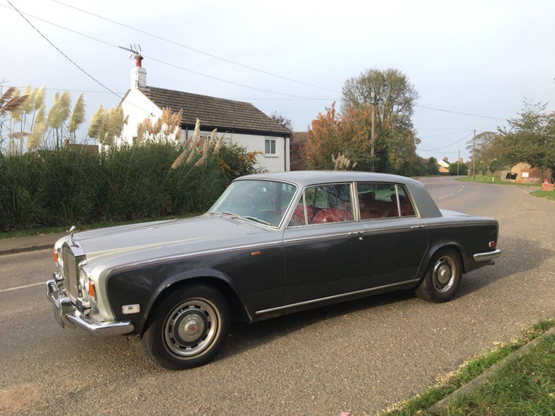 1974 ROLLS ROYCE SHADOW 1 **LOW MILEAGE & RED LEATHER** - Image 4 of 28