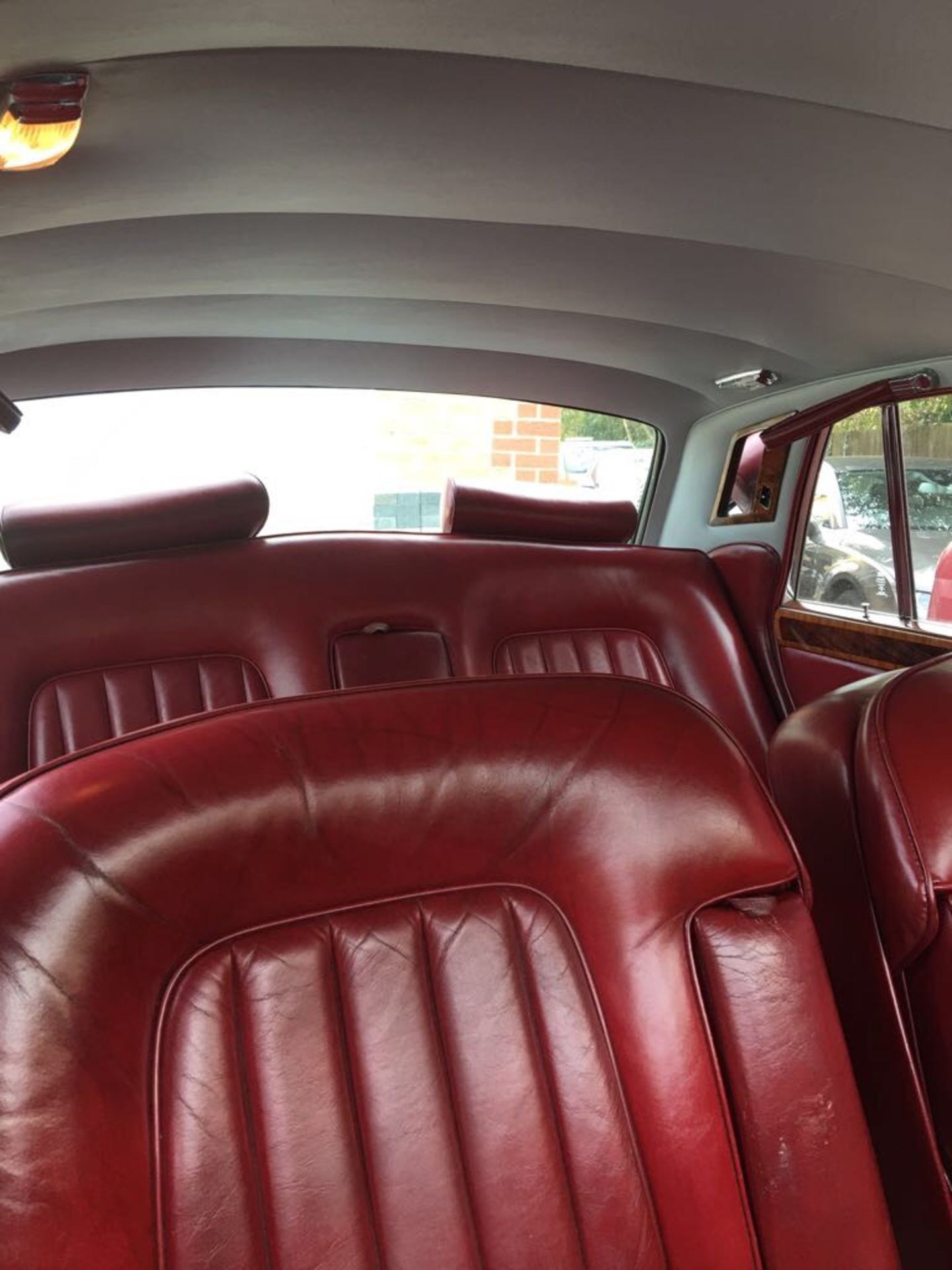 1974 ROLLS ROYCE SHADOW 1 **LOW MILEAGE & RED LEATHER** - Image 11 of 28