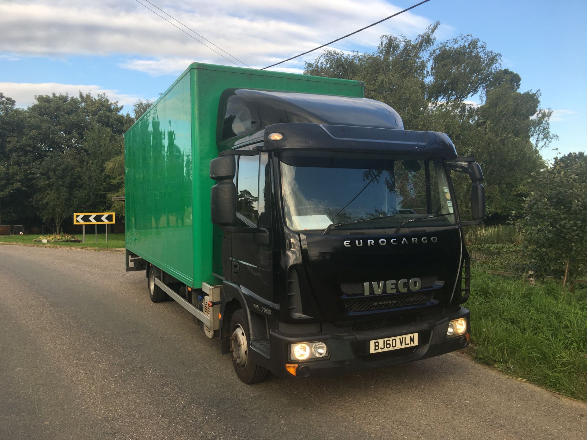 2010 IVECO EUROCARGO 7.5 TONBOX LORRY WITH TAIL LIFT SLEEPER CAB EURO 6 WITH ADBLUE AUTO - Image 2 of 20