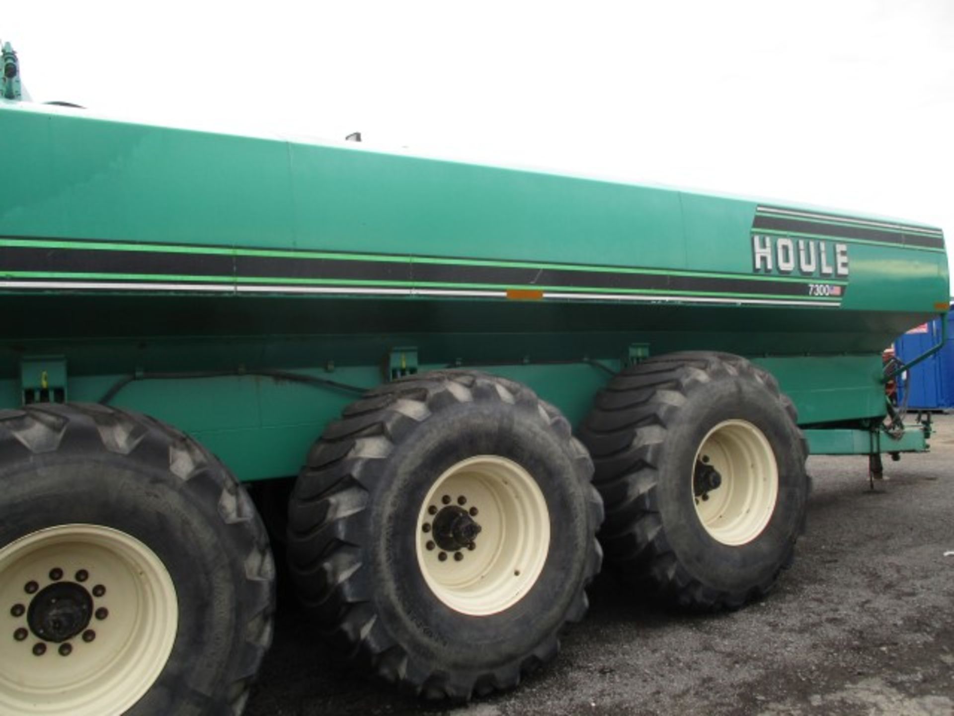 HOULE 7300 GALLON LIQUID SPREADER, TRI-AXLE, BRAKES, 3 AXLE, (NICE) - Image 2 of 3