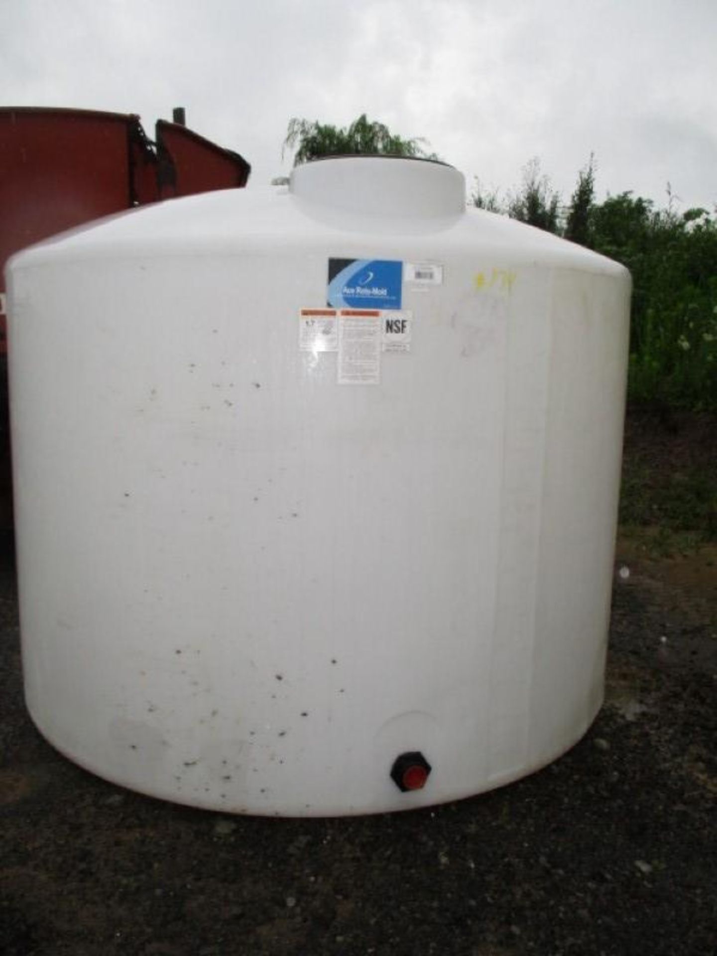 1400 GALLON POLY TANK, (NEVER USED)