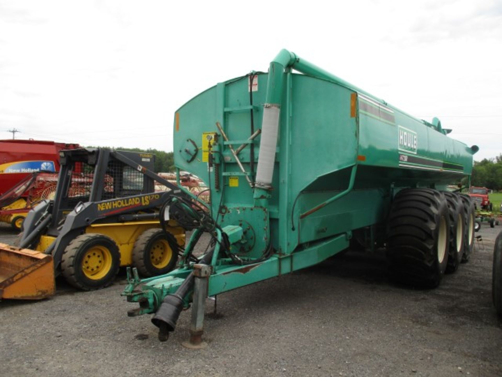 HOULE 7300 GALLON LIQUID SPREADER, TRI-AXLE, BRAKES, 3 AXLE, (NICE)