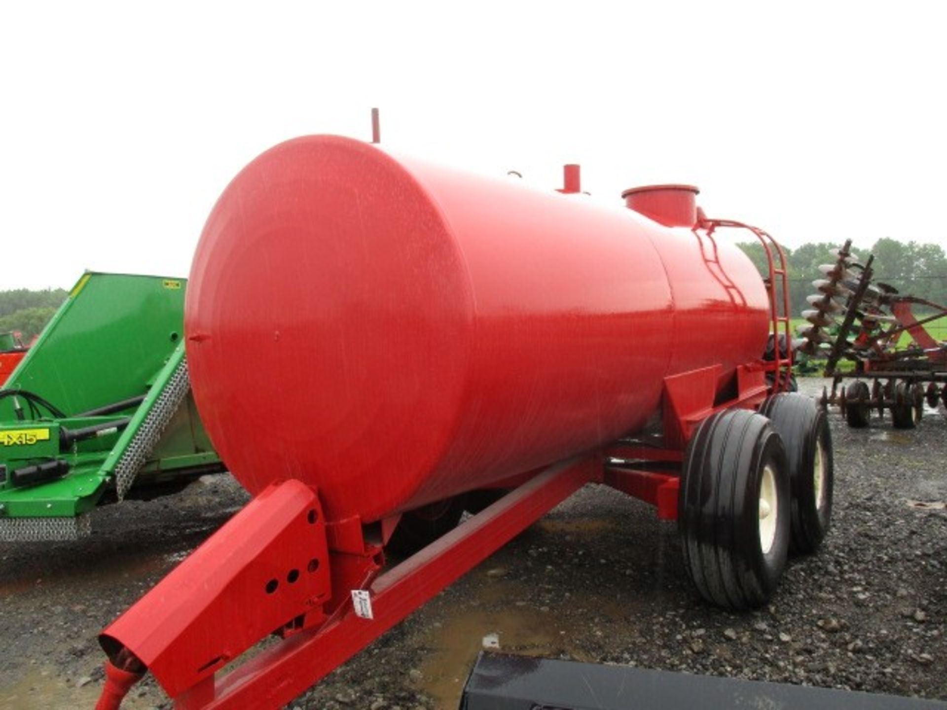 HUSKY 2000 GALLON LIQUID SPREADER