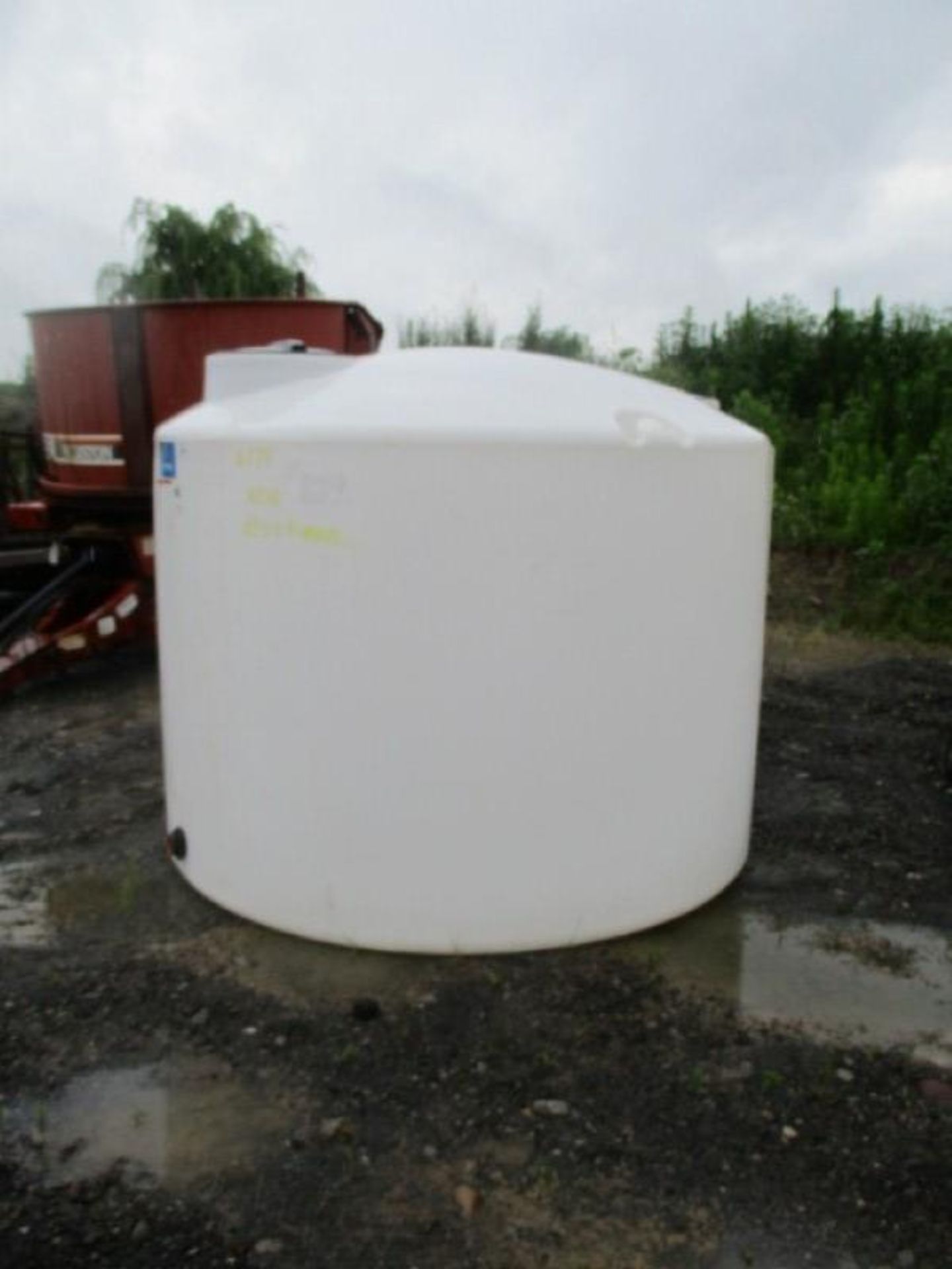 1400 GALLON POLY TANK, (NEVER USED)