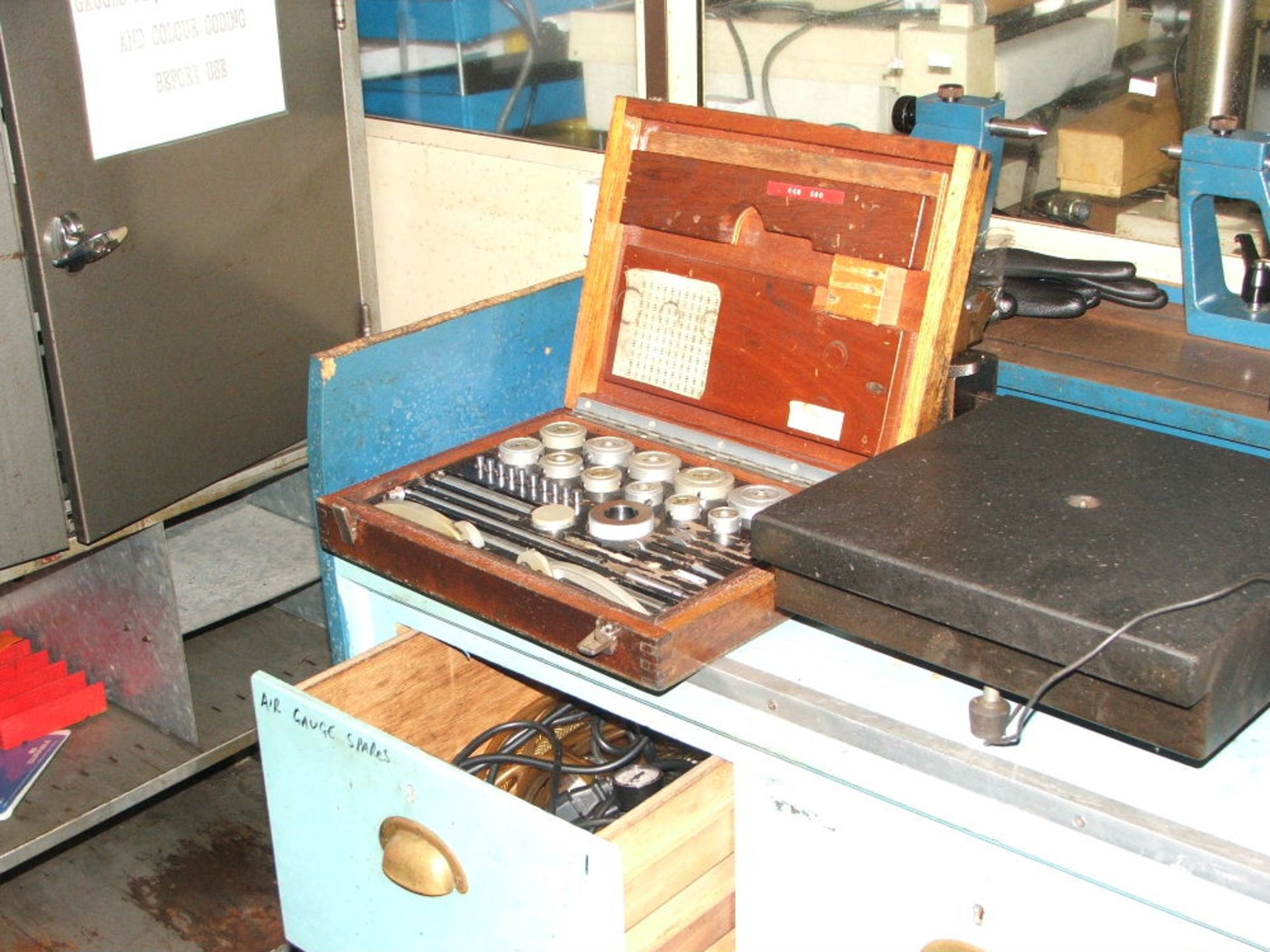 BENCH & CONTENTS OF VARIOUS METROLOGY EQUIPMENT - Image 2 of 2