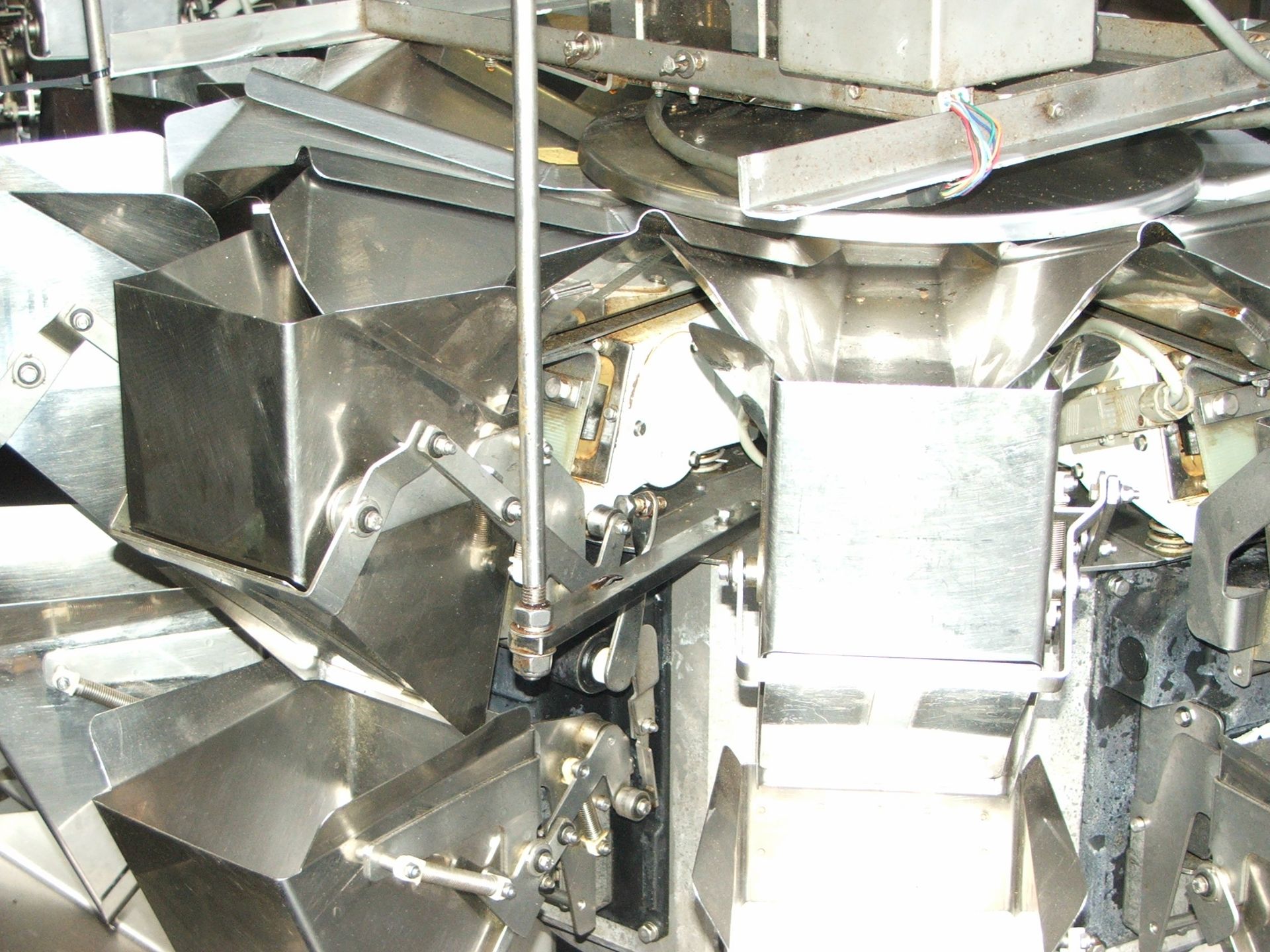 ISHIDA CCW-EZ-210/30 10 STATION SMOOTH POCKET MULTI WEIGHER USED FOR SNACK FOOD PRDUCT LIFT OUT £ - Image 2 of 2