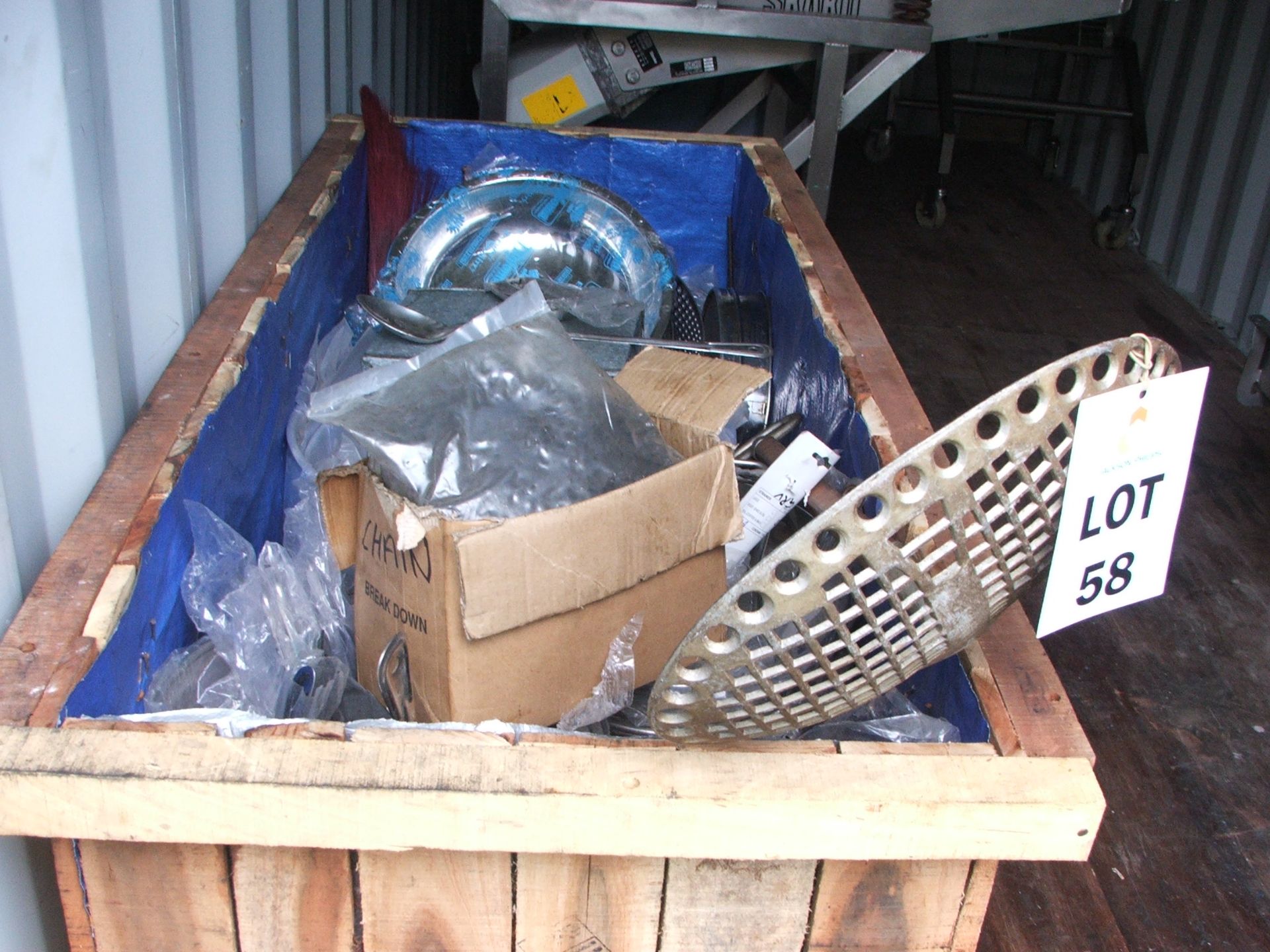 WOODEN CRATE & CONTENTS VARIOUS BOWLS, HAND SEIVES, S/STEEL UTENSILS LIFT OUT £15.00