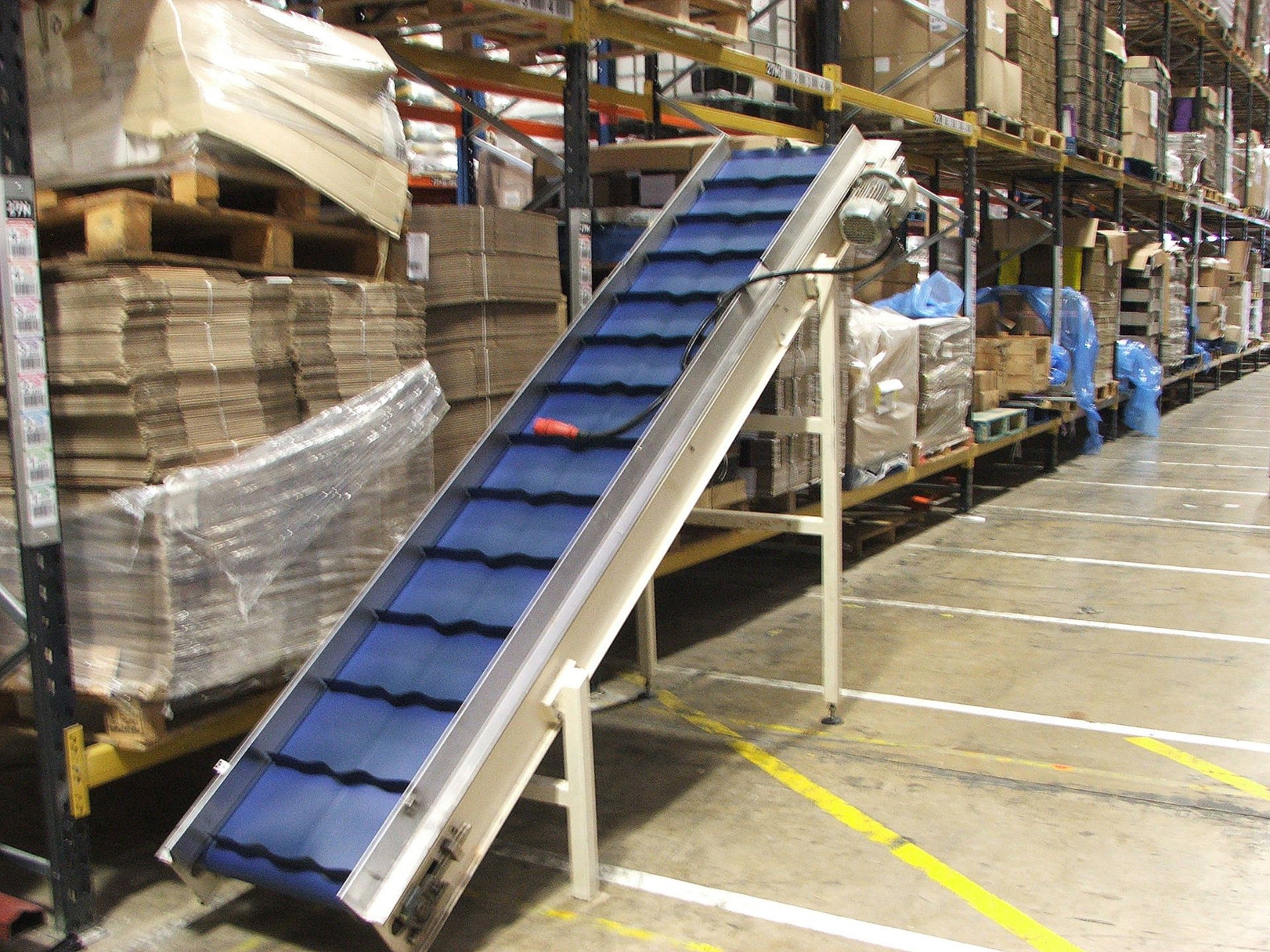 3 MTR ELEVATED POCKET CONVEYORLIFT OUT £15.00