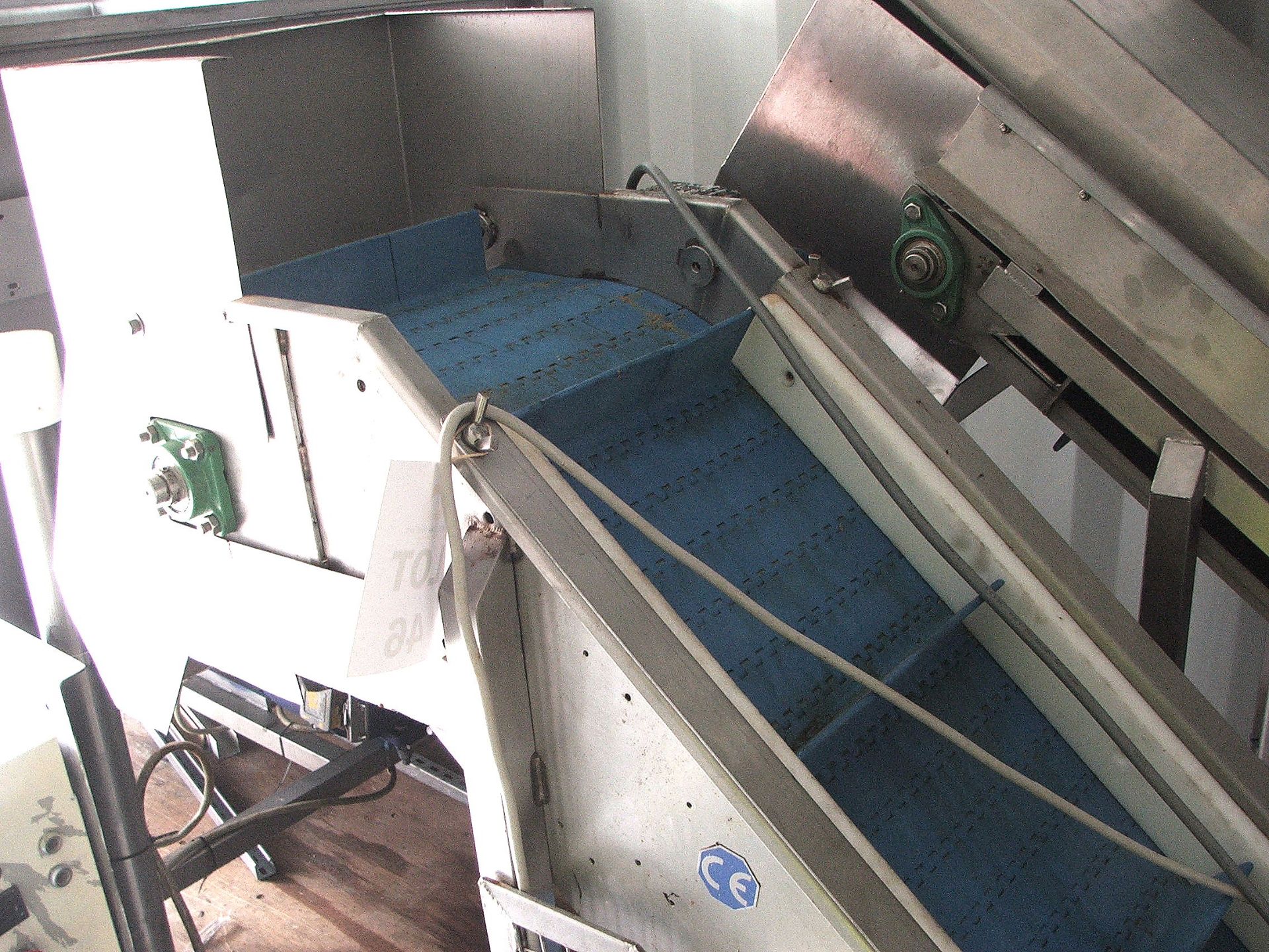 1.5 MTR X 2 MTR LIFT ELEVATED POCKET CONVEYOR LIFT OUT£15.00 - Image 2 of 3