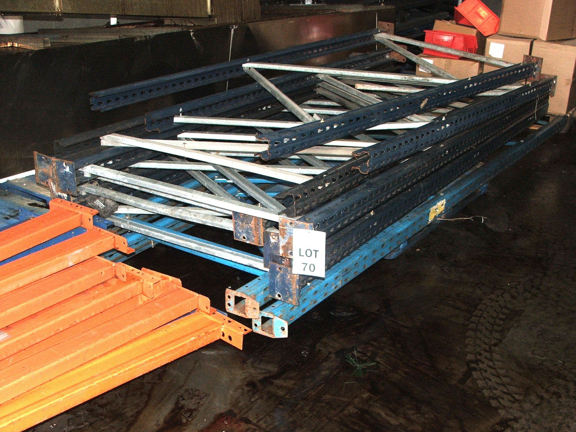 QTY OF PALLET RACKING 3 & 4 MTR END FRAMES & 24 BEAMS LIFT OUT £10.00