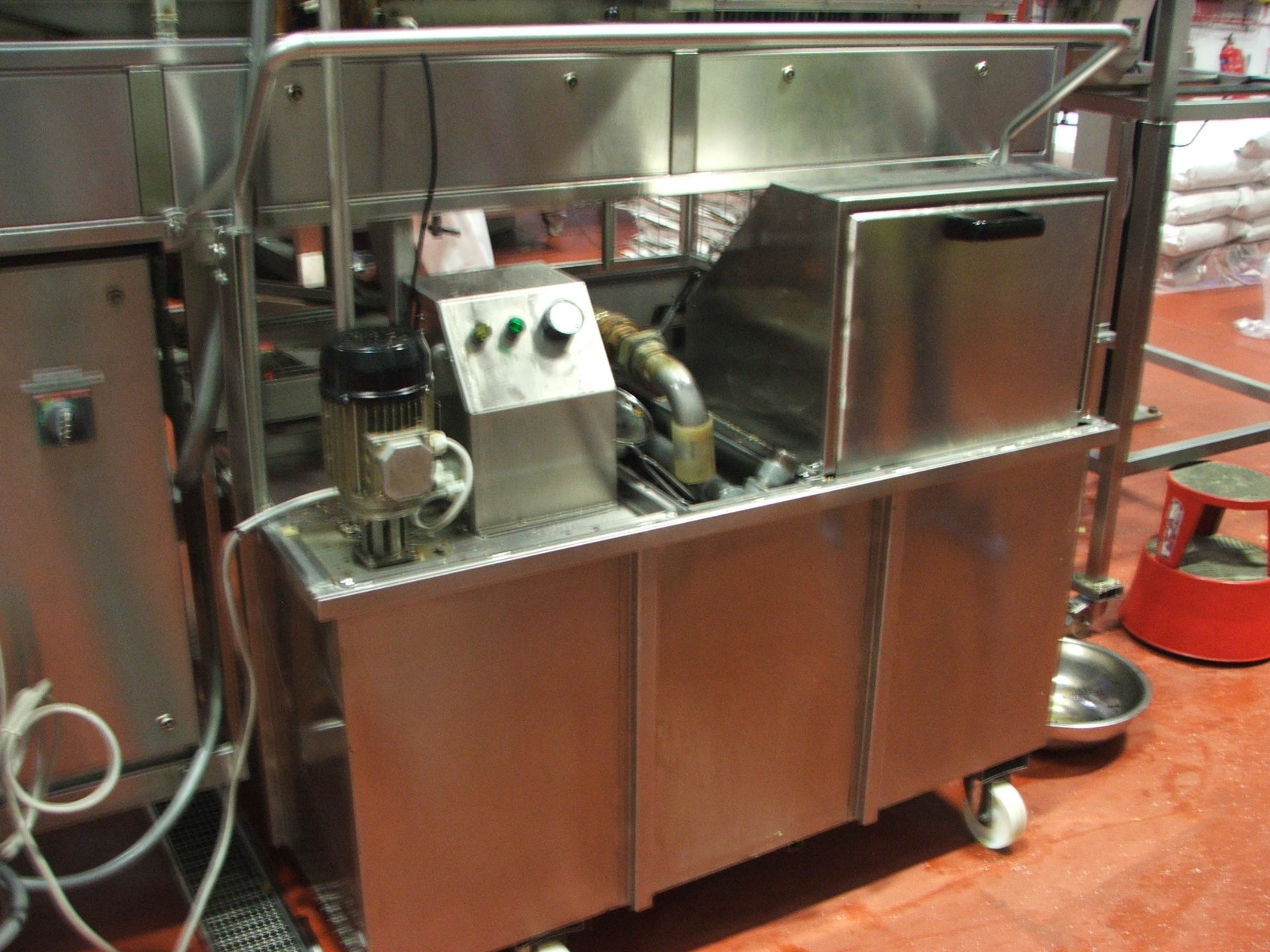 S/STEEL FRIGO IPRITE ABAR 100 LITRE SNACK FRYER WITH OIL RECYCLING UNIT YR 2013 LIFT OUT £120.00 - Image 2 of 4