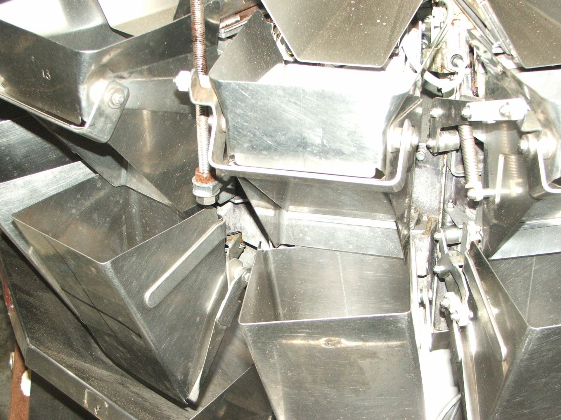ISHIDA CCW-S-211 14 STATION SMOOTH POCKET MULTI WEIGHER USED FOR SNACK FOOD PRDUCT LIFT OUT £25.00 - Image 2 of 2