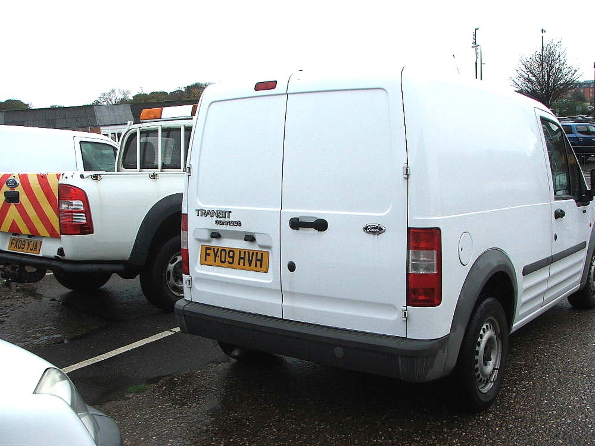 WHITE FORD CONNECT T230L VAN 09 PLATE 64880 MILES MOT 03 2018 - Image 2 of 5