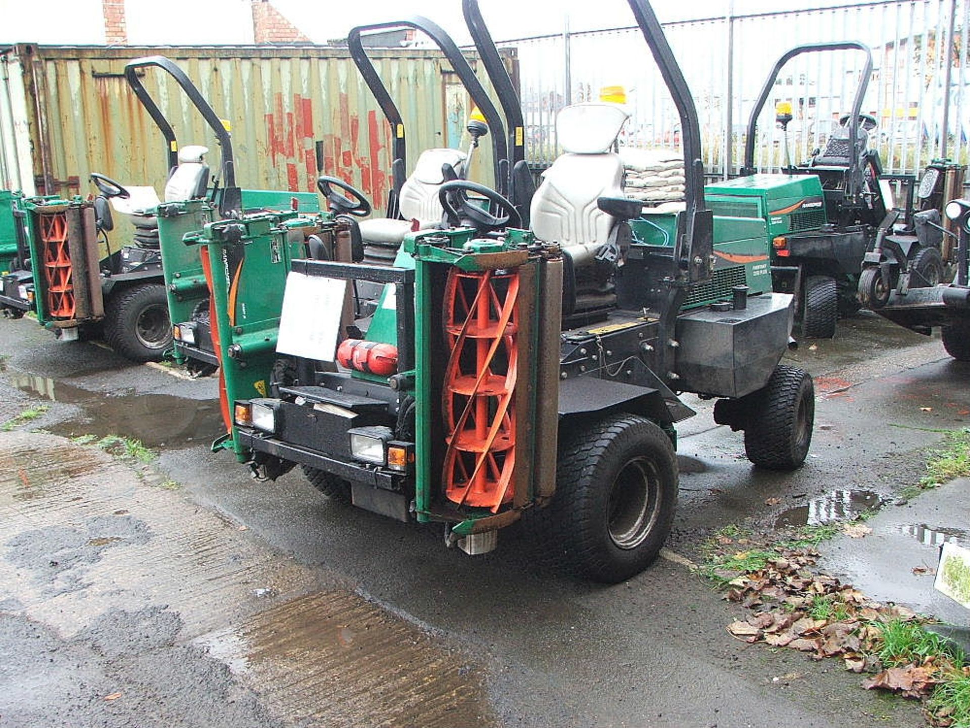 RANSOMES PARKWAY 2250 RIDE ON CYLINDER MOWER 10 PLATE 4384 HRS - Image 3 of 3