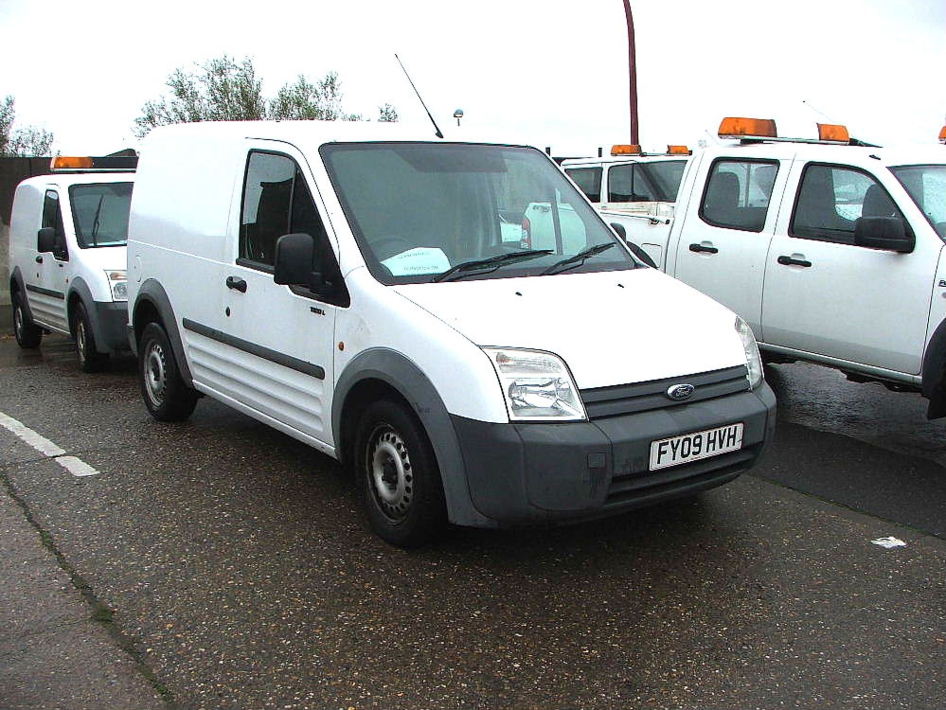 WHITE FORD CONNECT T230L VAN 09 PLATE 64880 MILES MOT 03 2018