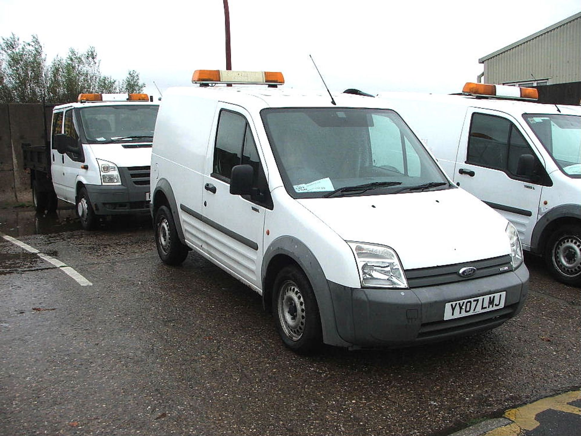 WHITE FORD CONNECT T230L VAN WITH ROOF LIGHT & TOW BALL 07 PLATE 91050 MILES MOT 07 2018