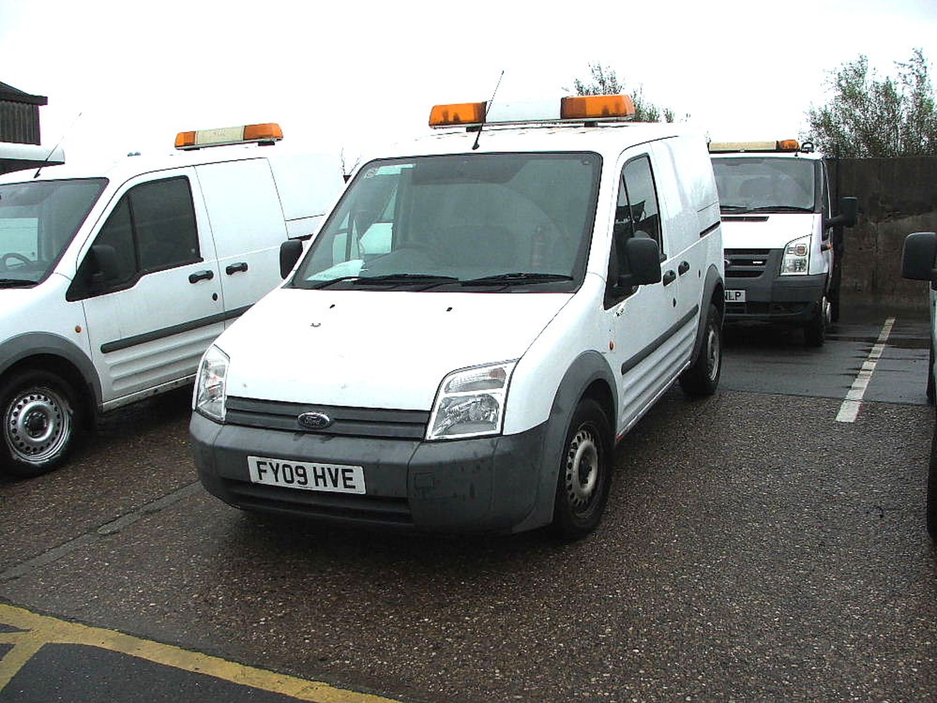 WHITE FORD CONNECT T230L VAN WITH ROOF LIGHT & TOW BALL 09 PLATE 83530 MILES MOT 01 2018