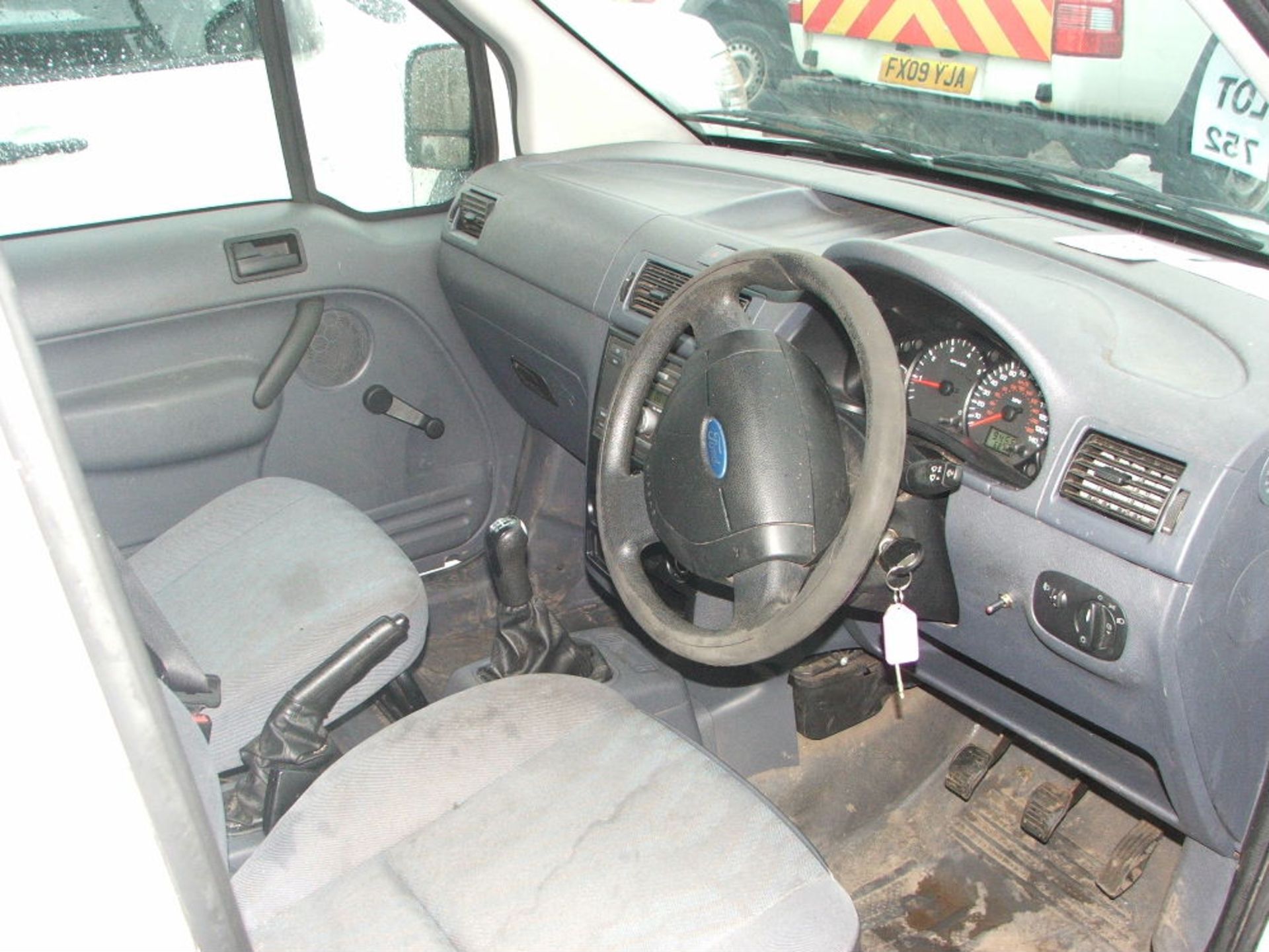 WHITE FORD CONNECT T230L VAN WITH TOW BALL H 09 PLATE 68740 MILES MOT 02 2018 - Image 3 of 3