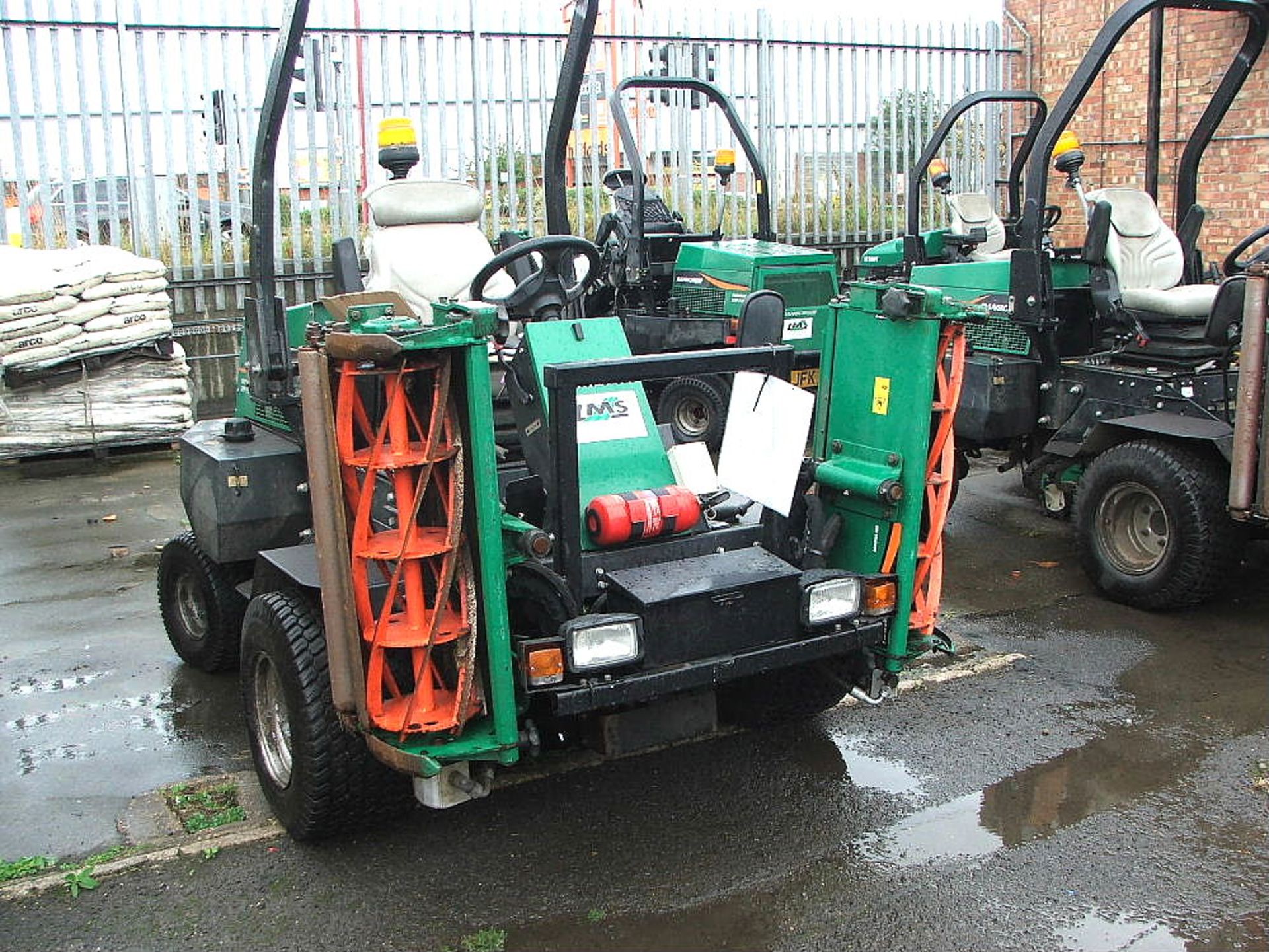 RANSOMES PARKWAY 2250 RIDE ON CYLINDER MOWER 09 PLATE 3789 HRS - Image 2 of 2
