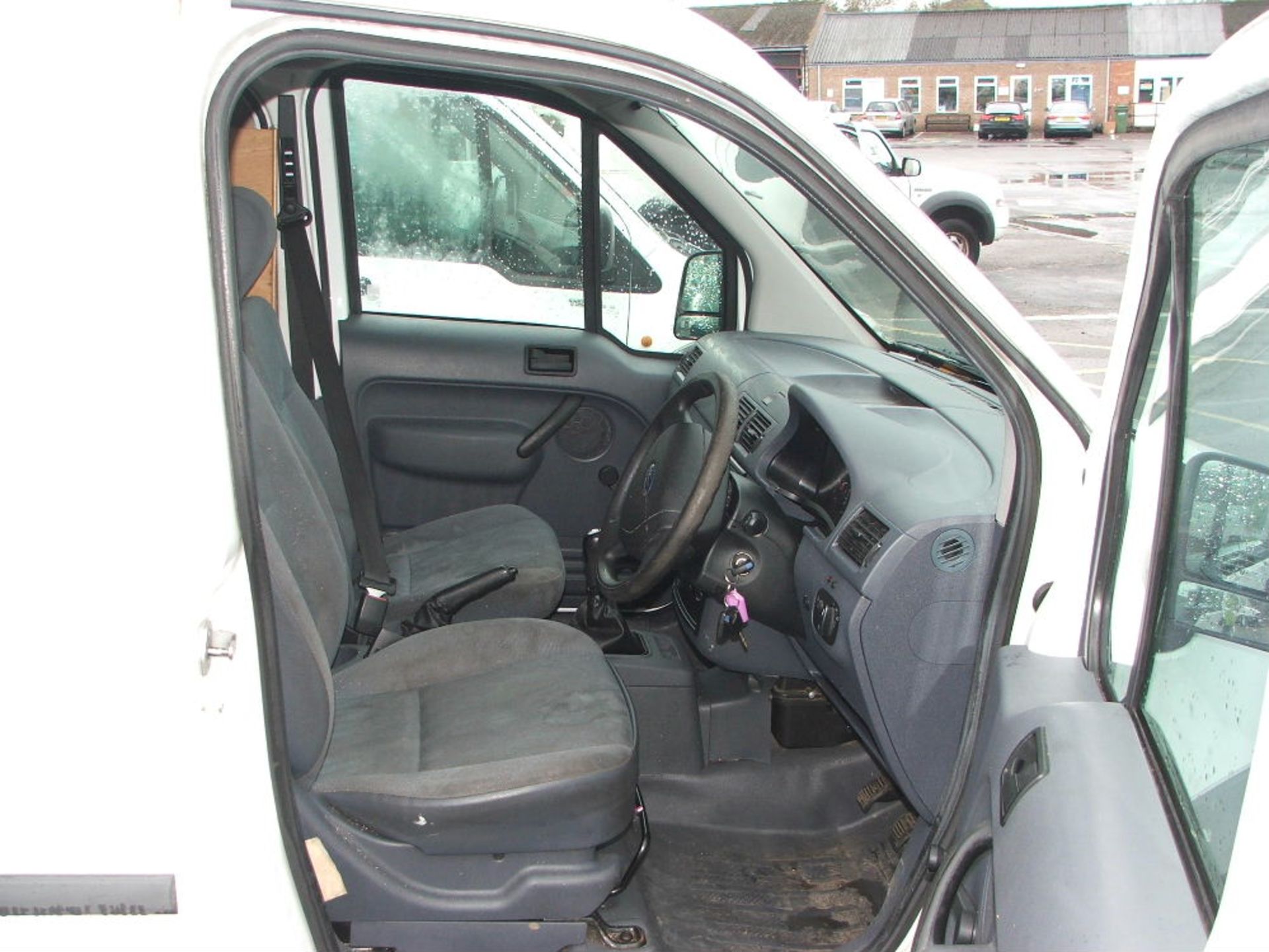 WHITE FORD CONNECT T230L VAN WITH ROOF LIGHT & TOW BALL 07 PLATE 91050 MILES MOT 07 2018 - Image 3 of 3