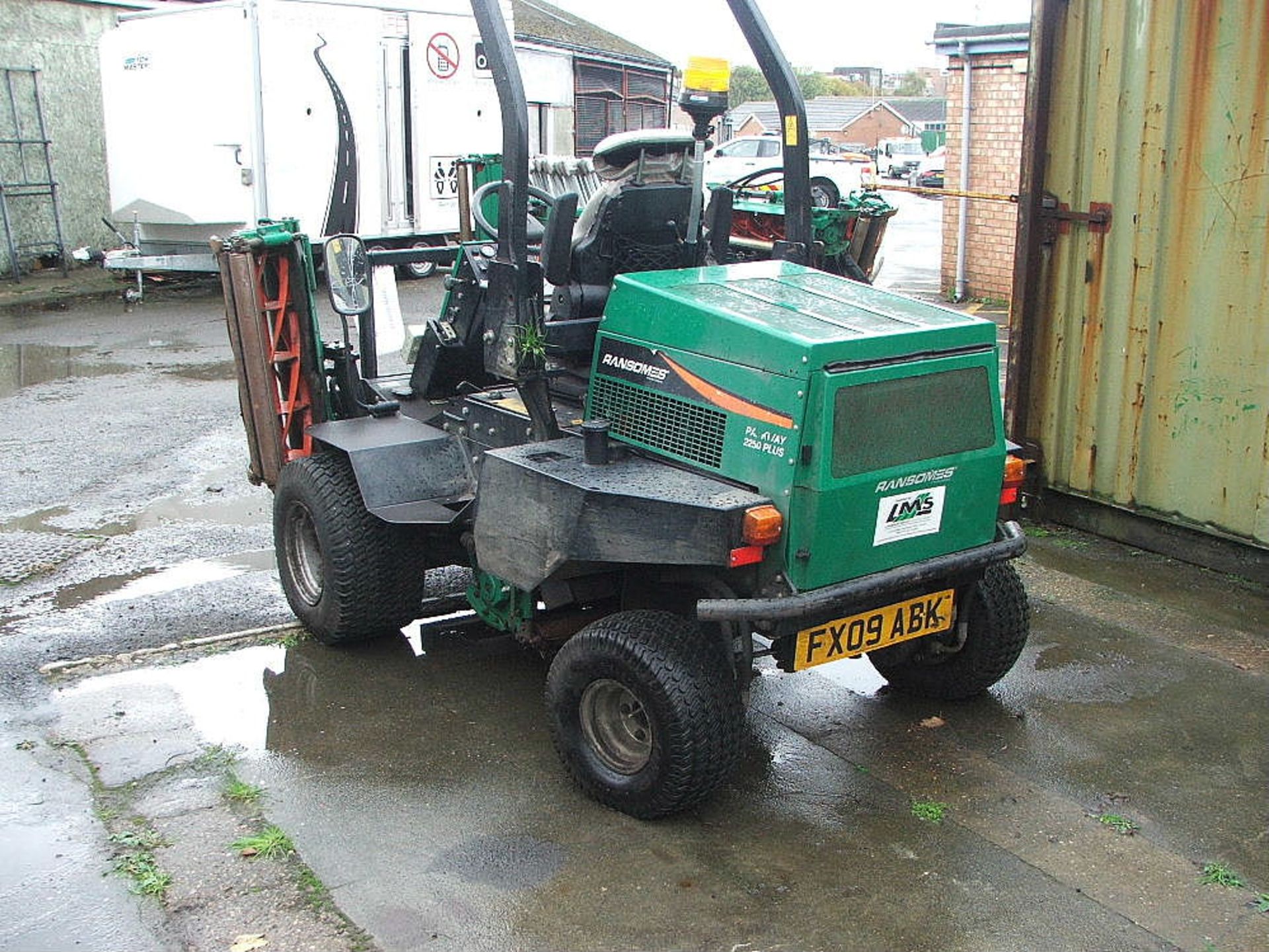 RANSOMES PARKWAY 2250 RIDE ON CYLINDER MOWER 09 PLATE 3789 HRS