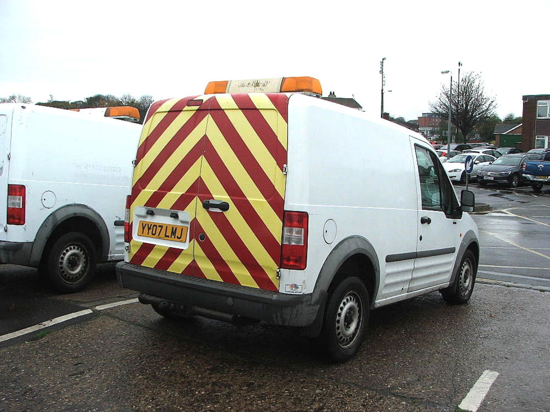 WHITE FORD CONNECT T230L VAN WITH ROOF LIGHT & TOW BALL 07 PLATE 91050 MILES MOT 07 2018 - Image 2 of 3