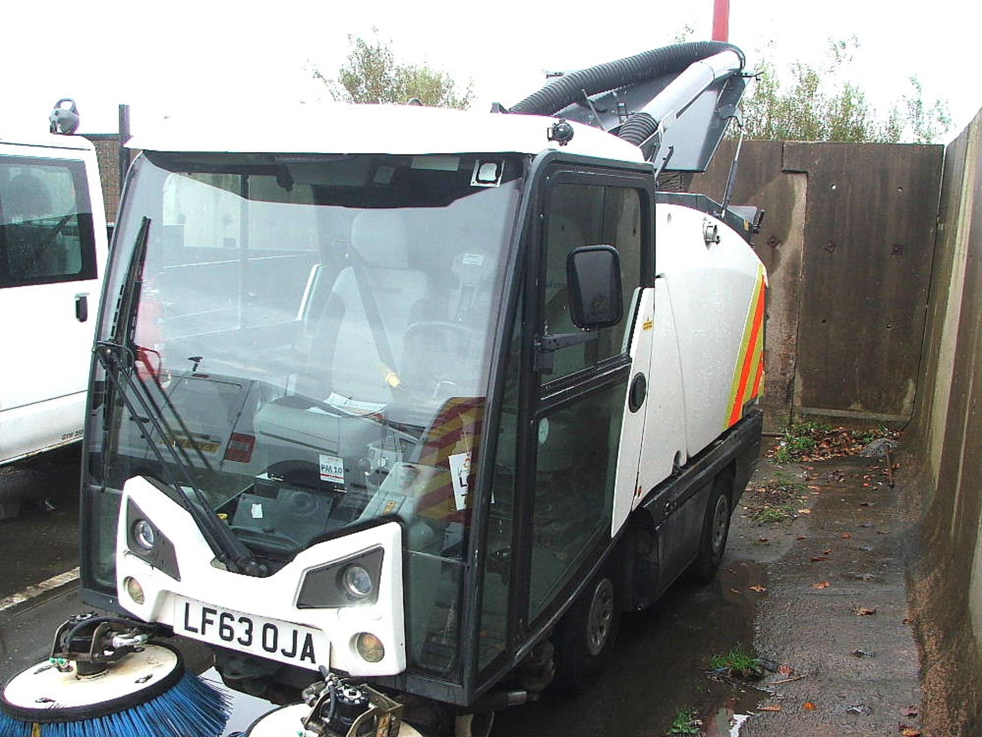 JOHNSTON CX201 COMPACT ROAD SWEEPER 3465 HRS ALL ROUND CCTV SYSTEM - Image 5 of 5