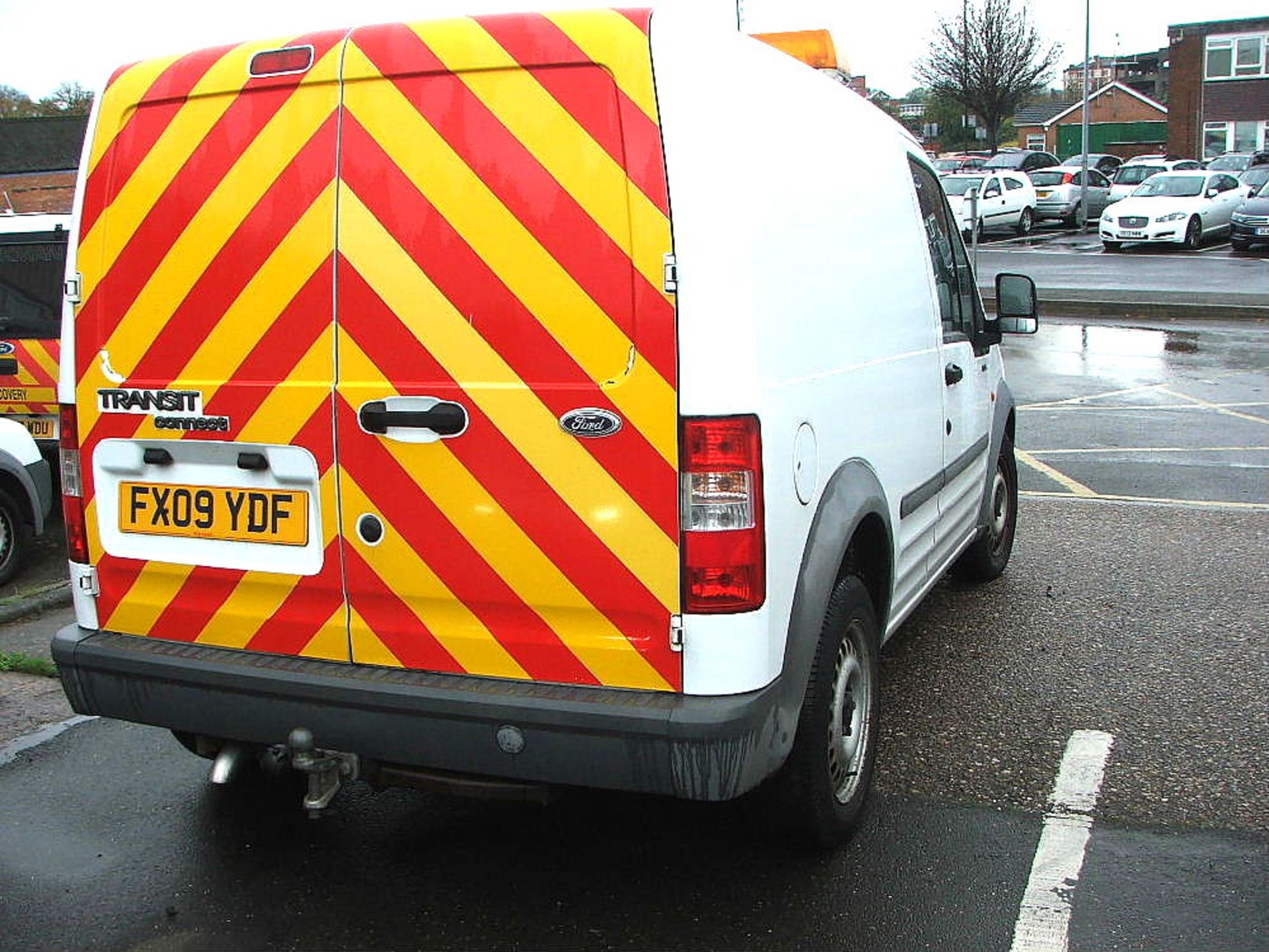 WHITE FORD CONNECT T230L WITH ROOF LIGHT & TOW BALL 09 PLATE 40229 MILES MOT 03 2018 - Image 2 of 3