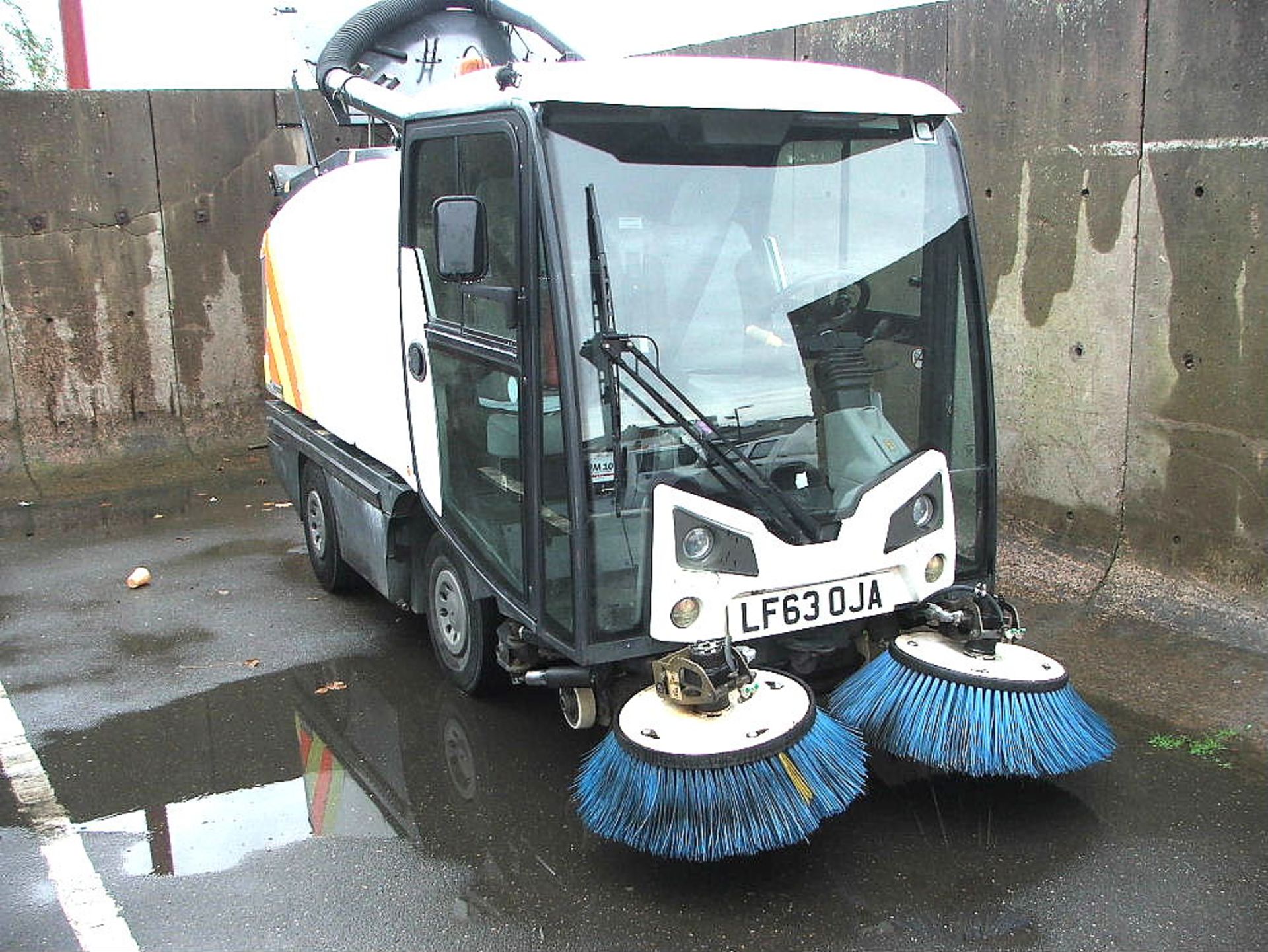 JOHNSTON CX201 COMPACT ROAD SWEEPER 3465 HRS ALL ROUND CCTV SYSTEM