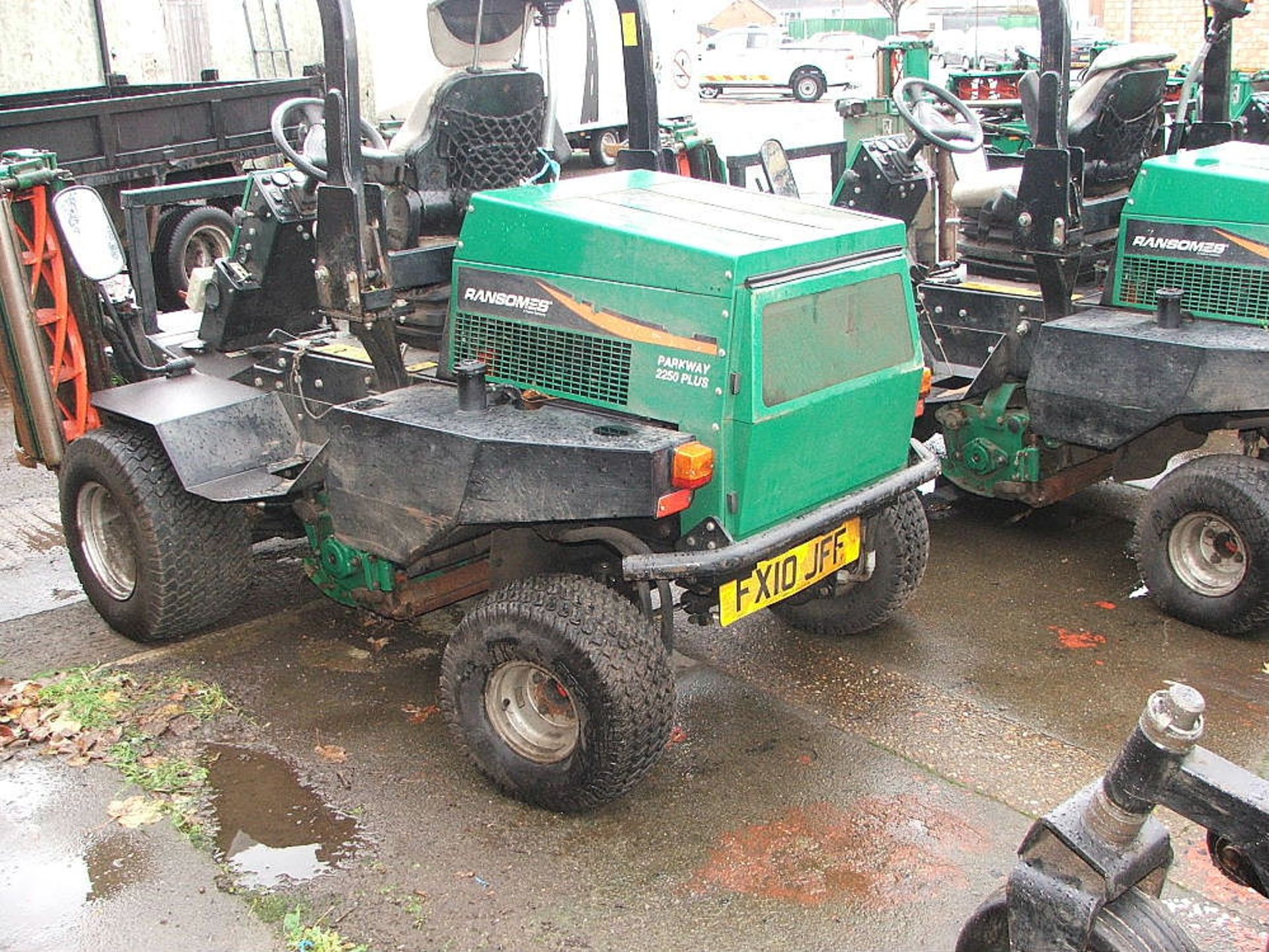 RANSOMES PARKWAY 2250 RIDE ON CYLINDER MOWER 10 PLATE 4384 HRS
