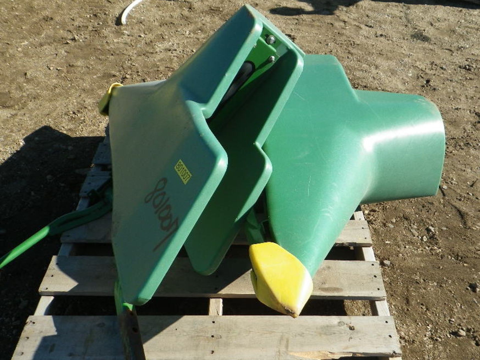 (20) 1 PAIR JD 900 SERIES CROP DIVIDERS, LEFT & RIGHT - Image 2 of 3