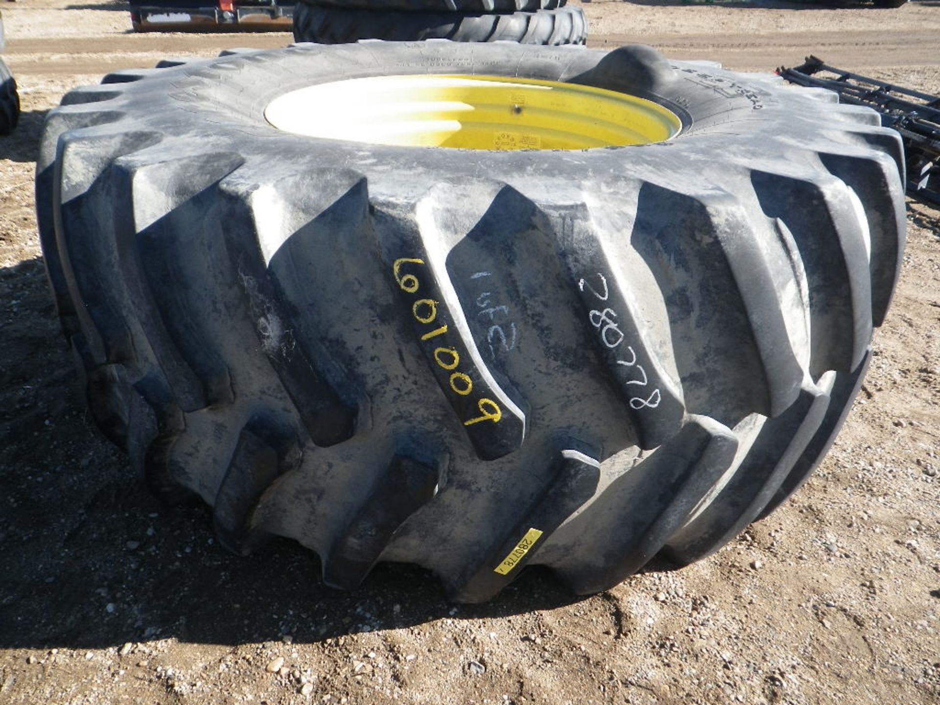 (34) 1 FS 800/70R38 DEFECTIVE TIRE ON 10 HOLE TRACTOR RIM, 11" PILOT HOLE - Image 3 of 5