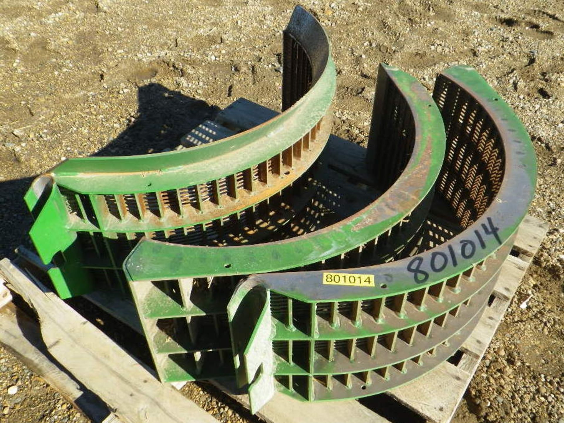 (41) SET OF 3 SMALL WIRE CONCAVES FOR JD S SERIES COMBINE