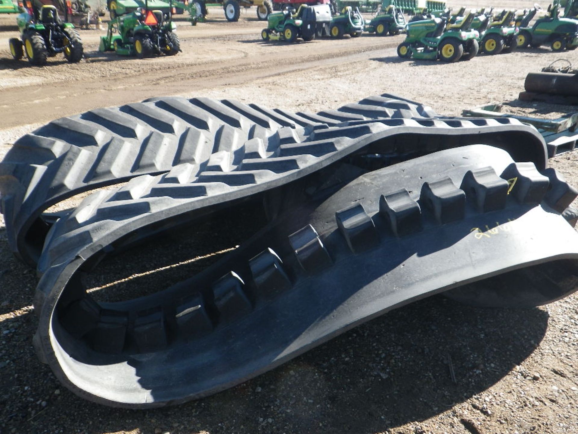 (46) 1 PAIR 30" CAMOPLAST 3500 TRACKS, JD PART #R242791 - Image 2 of 5