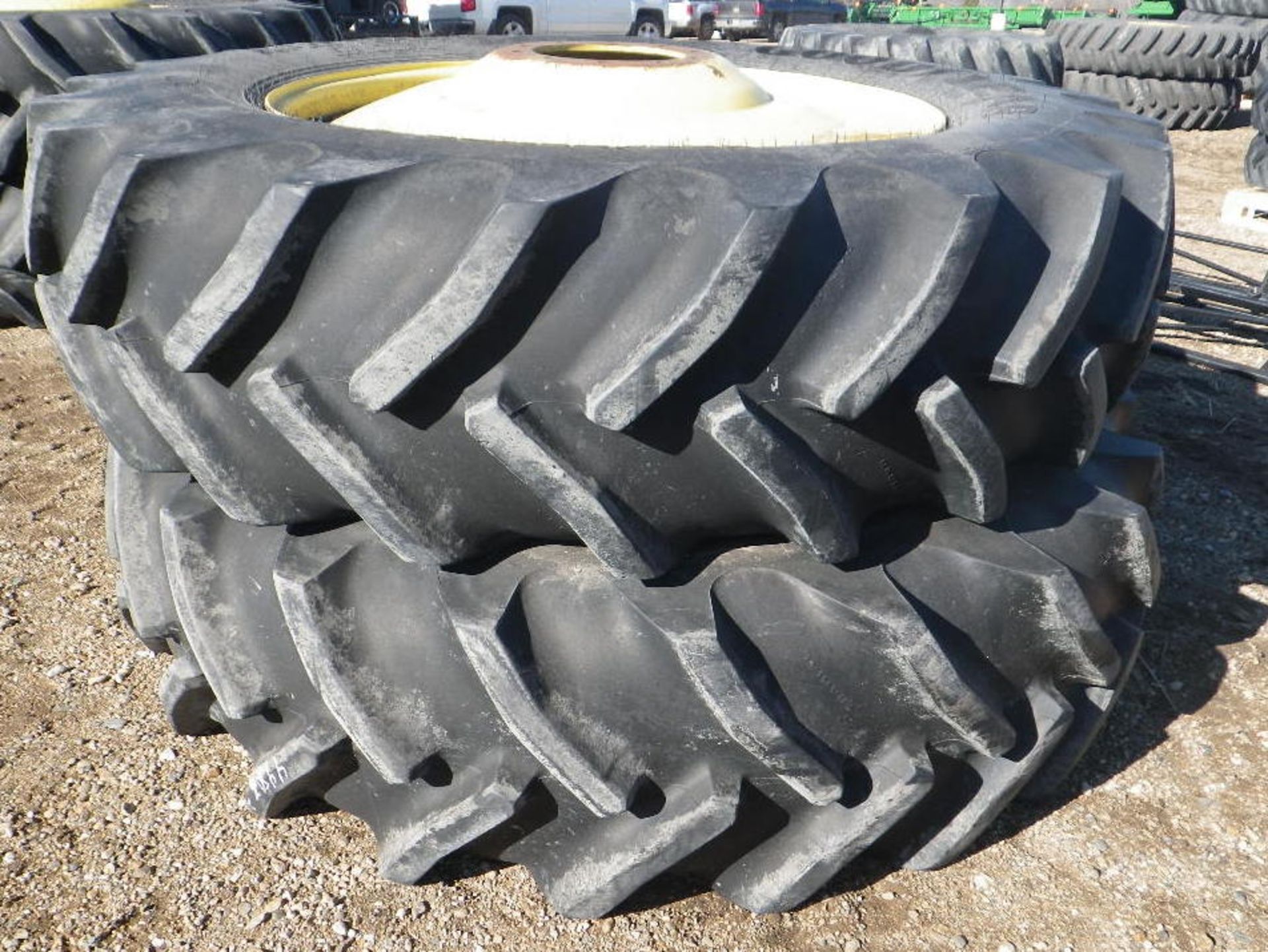(38) 1 PAIR GY 520/85R46, 10 HOLE, 11" PILOT FOR TRACTOR - Image 2 of 3