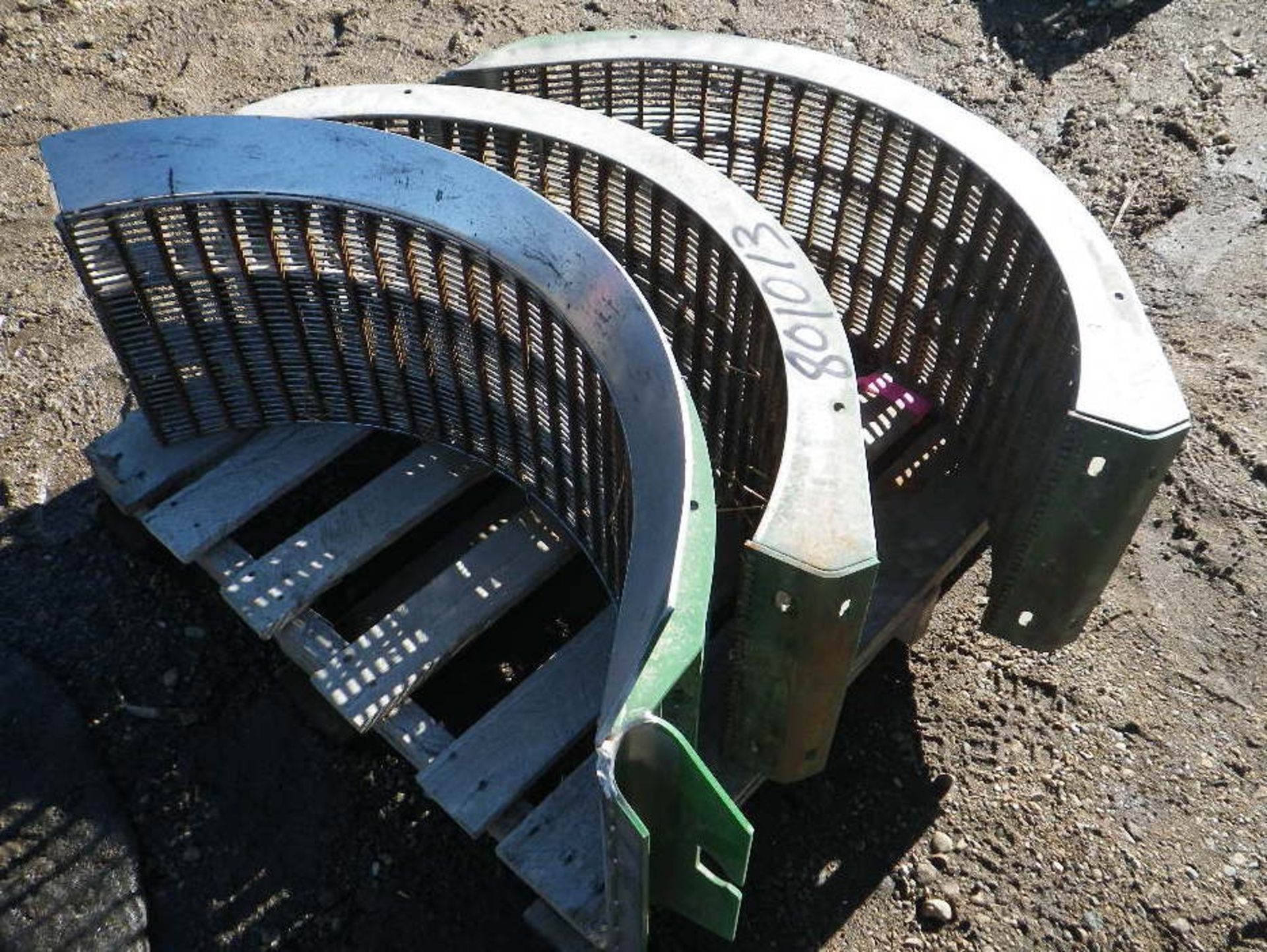 (40) SET OF 3 SMALL WIRE CONCAVES FOR JD S SERIES COMBINE - Image 2 of 2