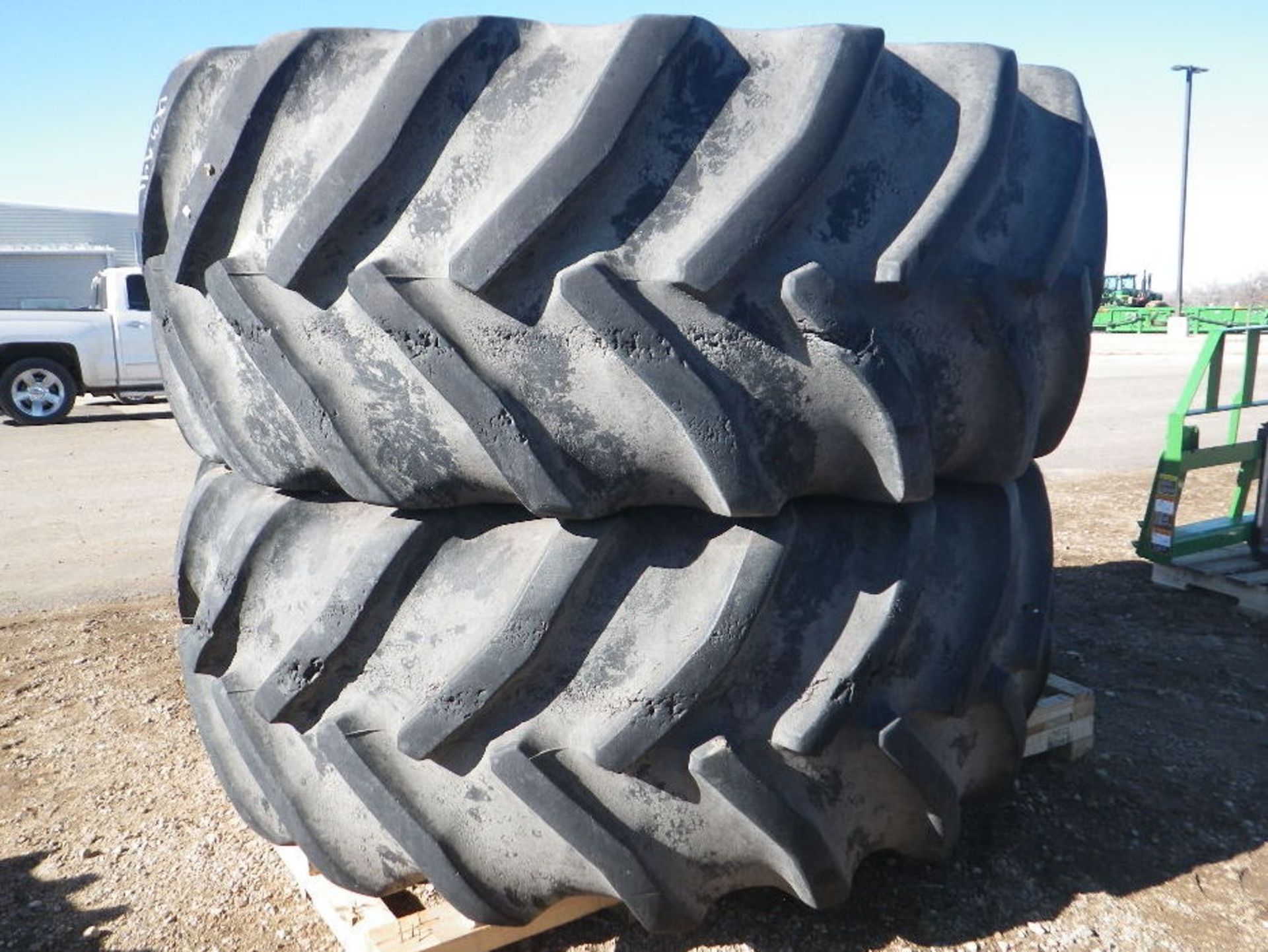 (30) 1 PAIR GY 800/70R38 SUPER TRACTION RADIAL COMBINE TIRES W/STUBBLE DAMAGE - TIRES ONLY - Image 4 of 4