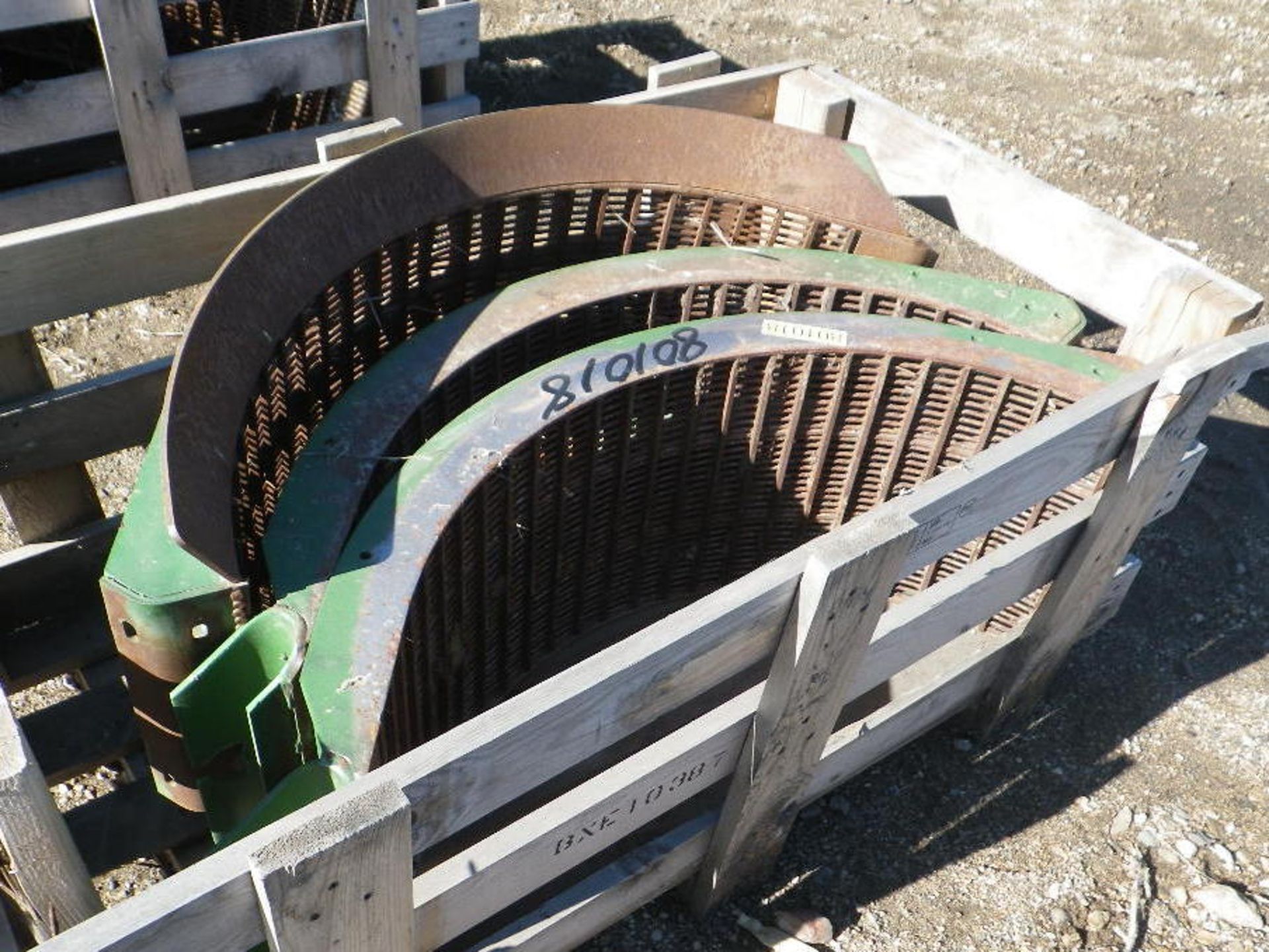 (45) SET OF 3 SMALL WIRE CONCAVES FOR JD S SERIES COMBINE - Image 2 of 2