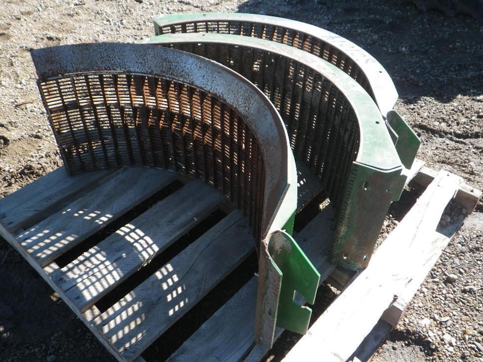 (41) SET OF 3 SMALL WIRE CONCAVES FOR JD S SERIES COMBINE - Image 2 of 2